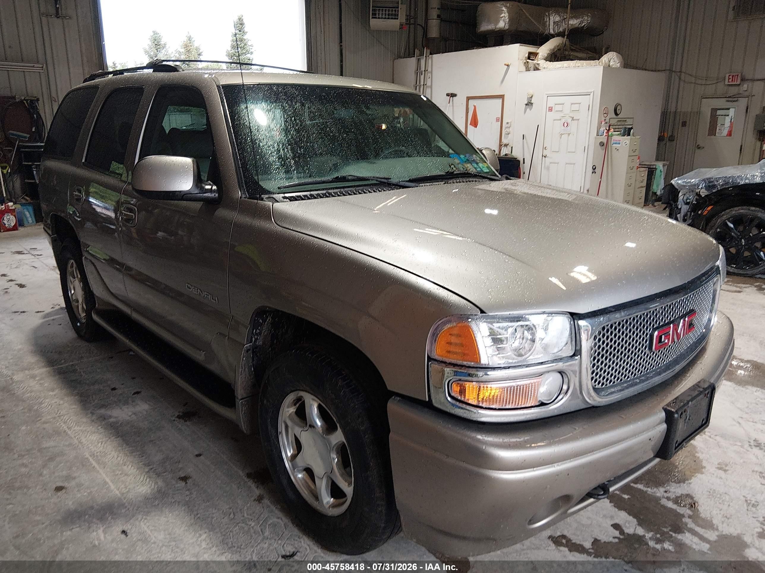 2001 GMC Yukon Denali, VIN 1GKEK63U41J246549 — Normal wear