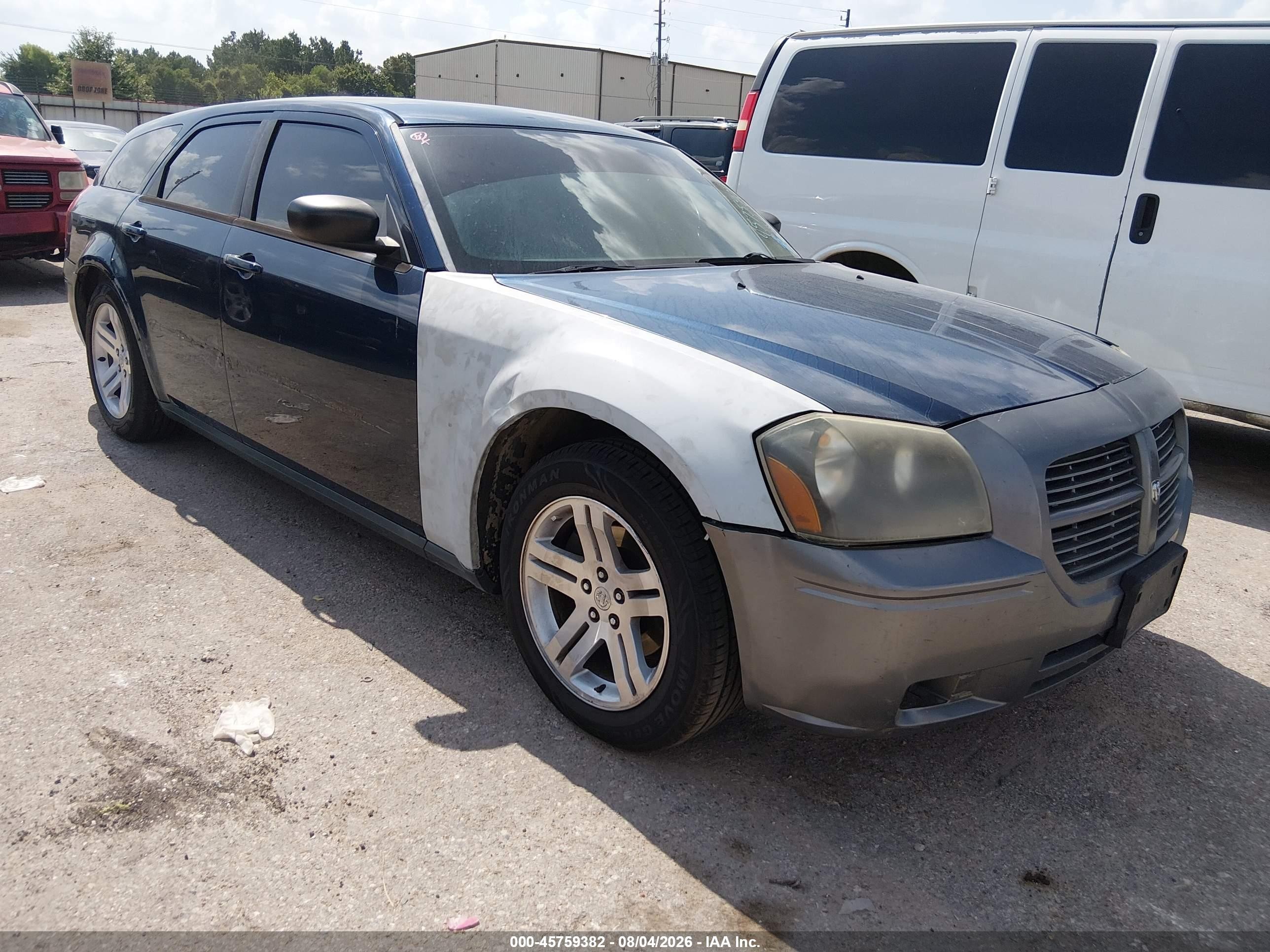 2005 Dodge Magnum SE, VIN 2D4FV48VX5H661110 — Normal wear