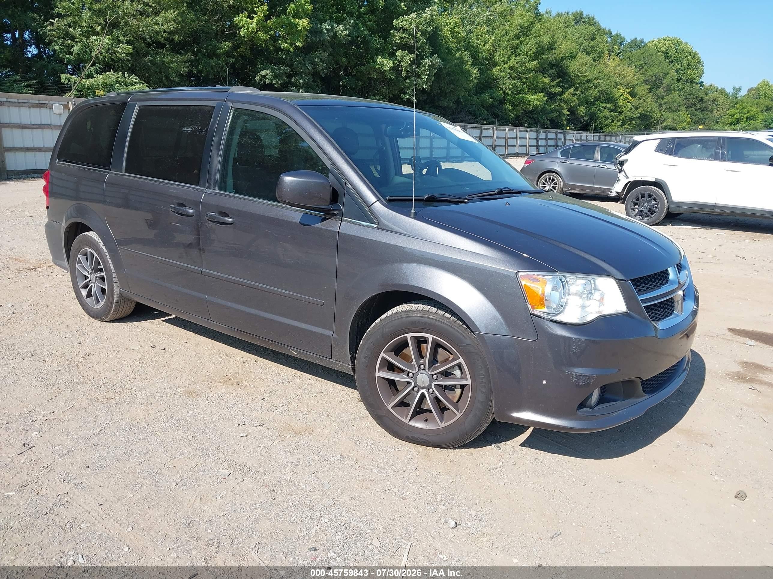 2017 Dodge Grand Caravan SXT, VIN 2C4RDGCG0HR716136 — Зад