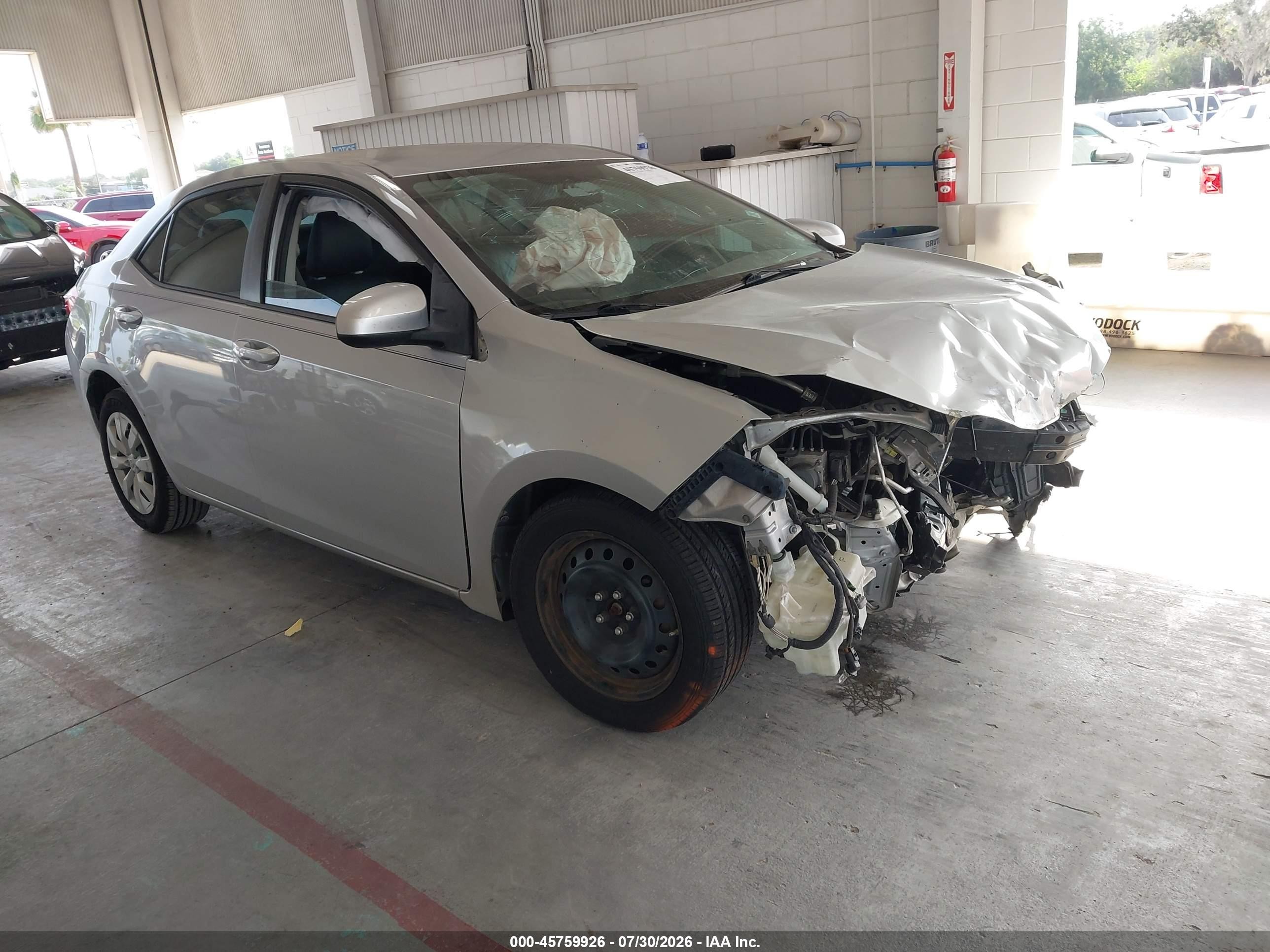 2015 Toyota Corolla LE, VIN 2T1BURHE5FC318406 — Front end