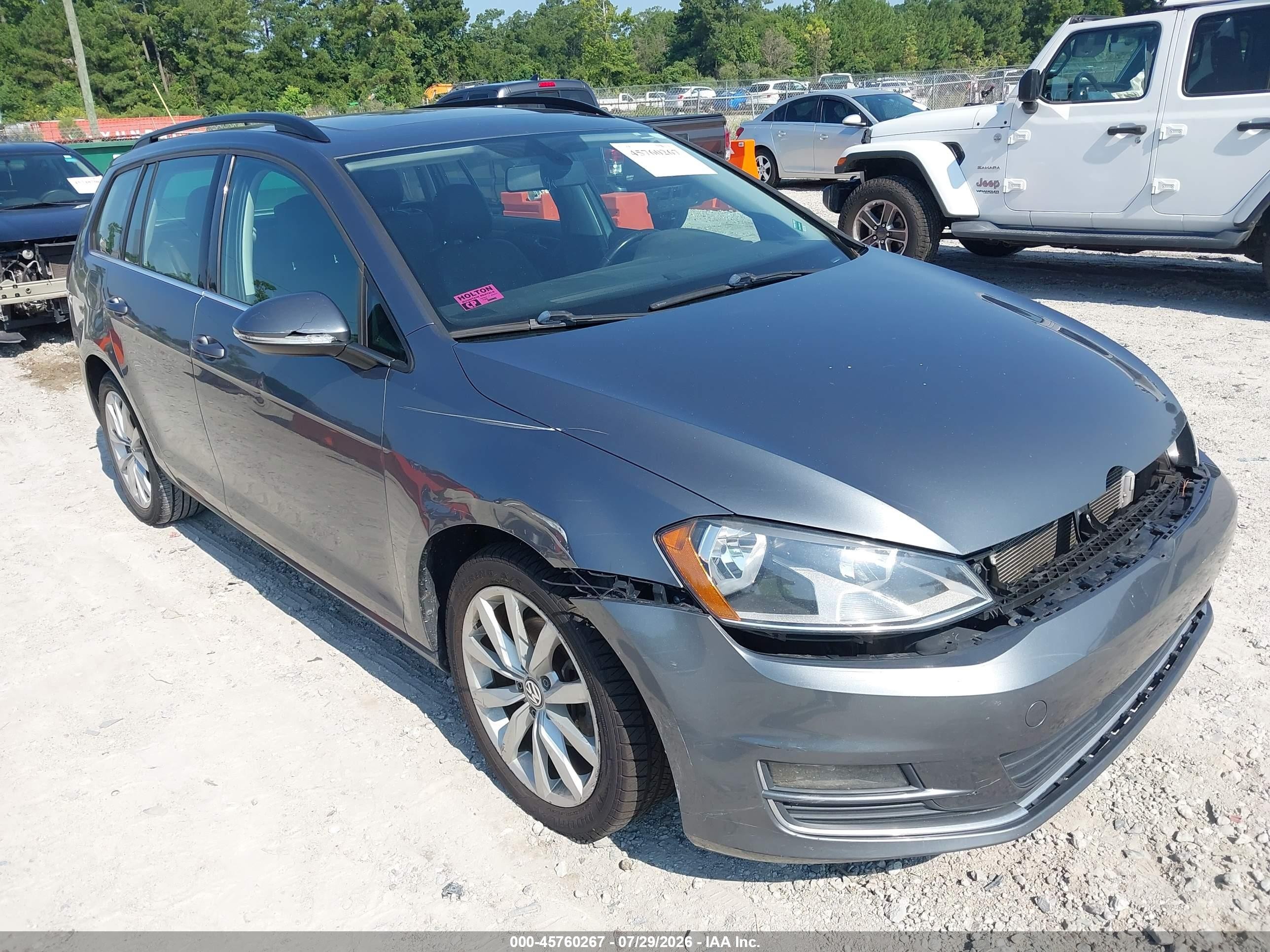 2015 Volkswagen Golf TSI S, VIN 3VWC17AU9FM513819 — Normal wear