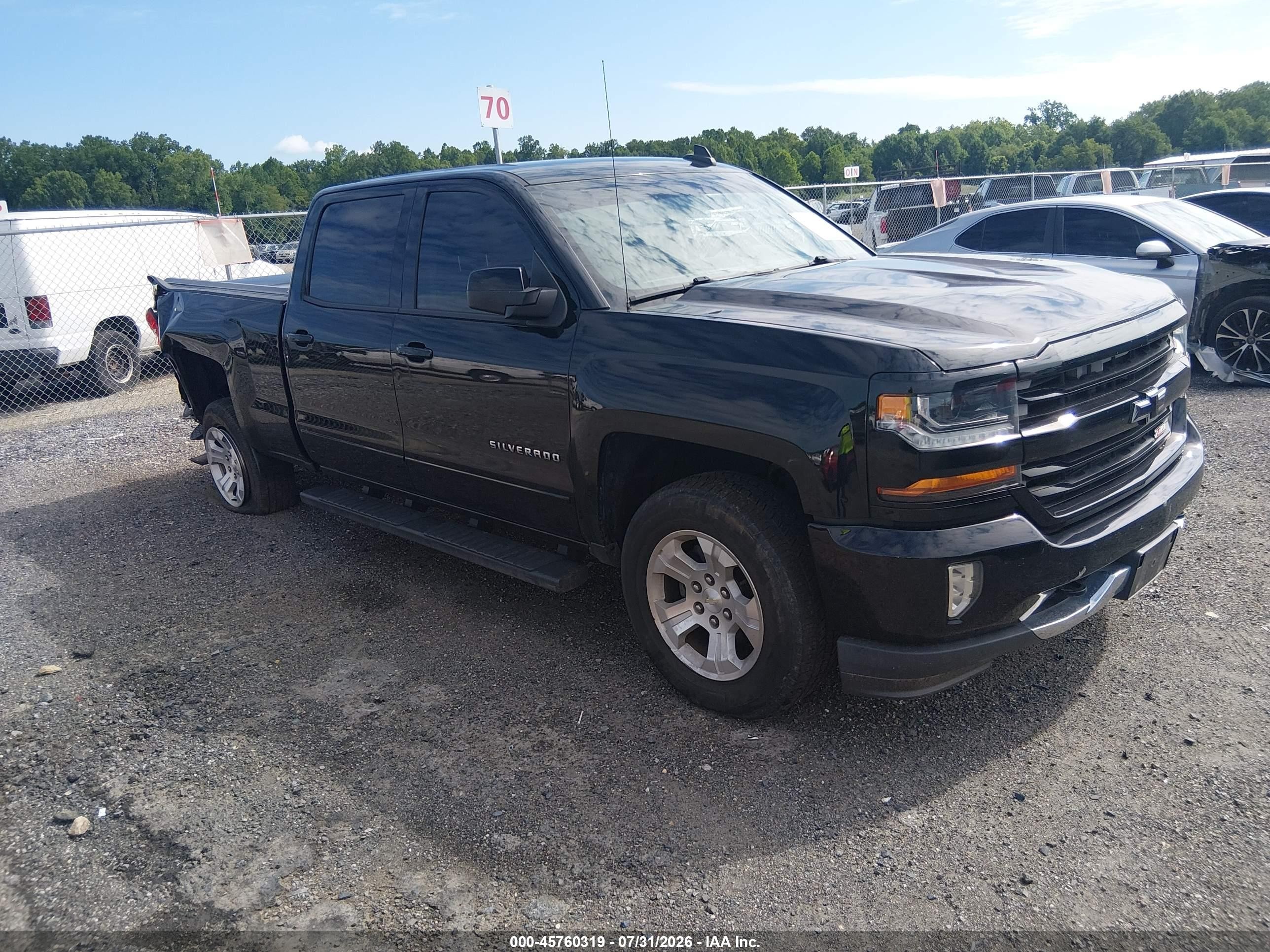 2017 Chevrolet Silverado 1500 LT, VIN 3GCUKRECXHG225732 — Rear end