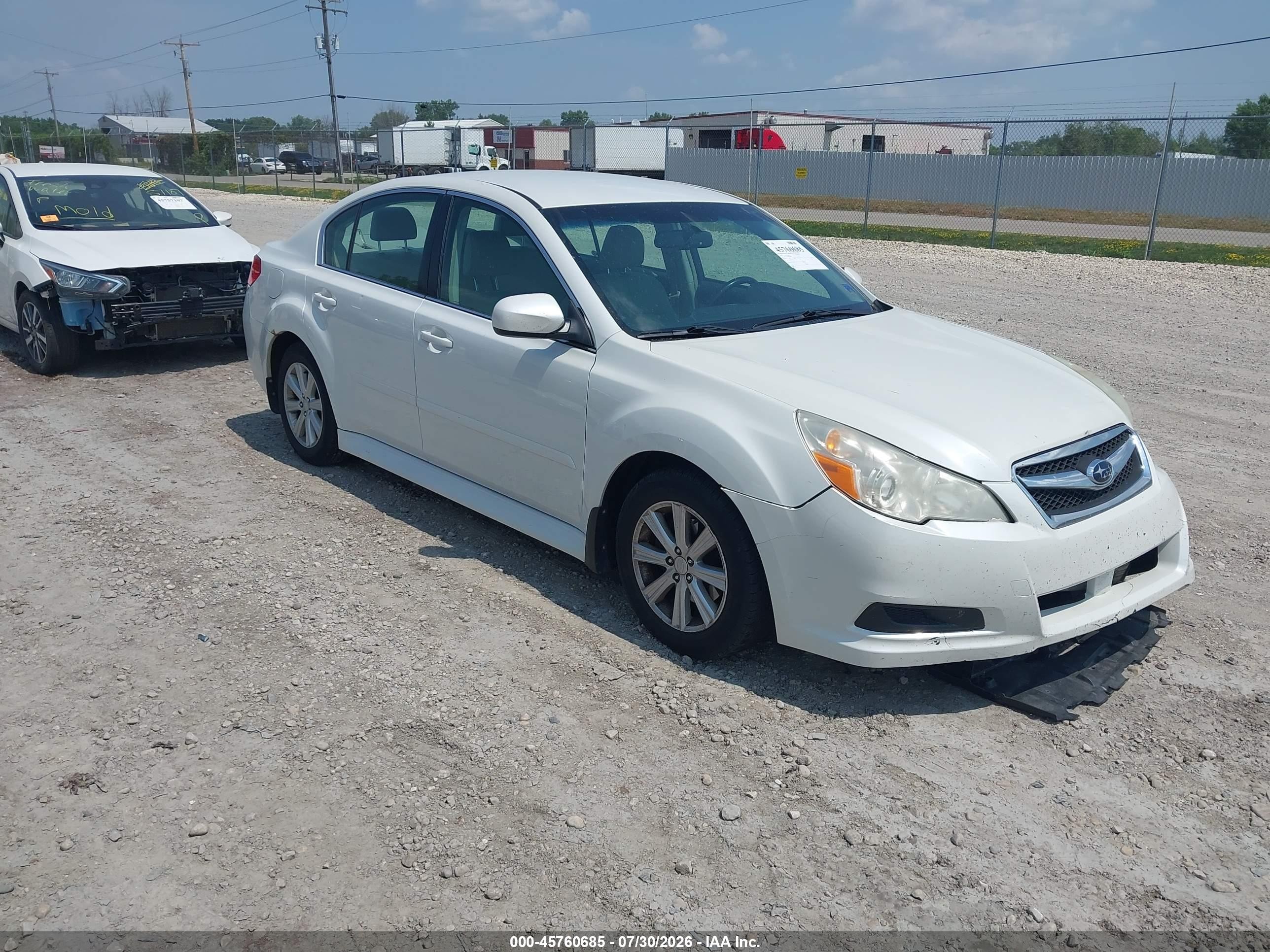 2011 Subaru Legacy Premium, VIN 4S3BMCC69B3238963 — Перед