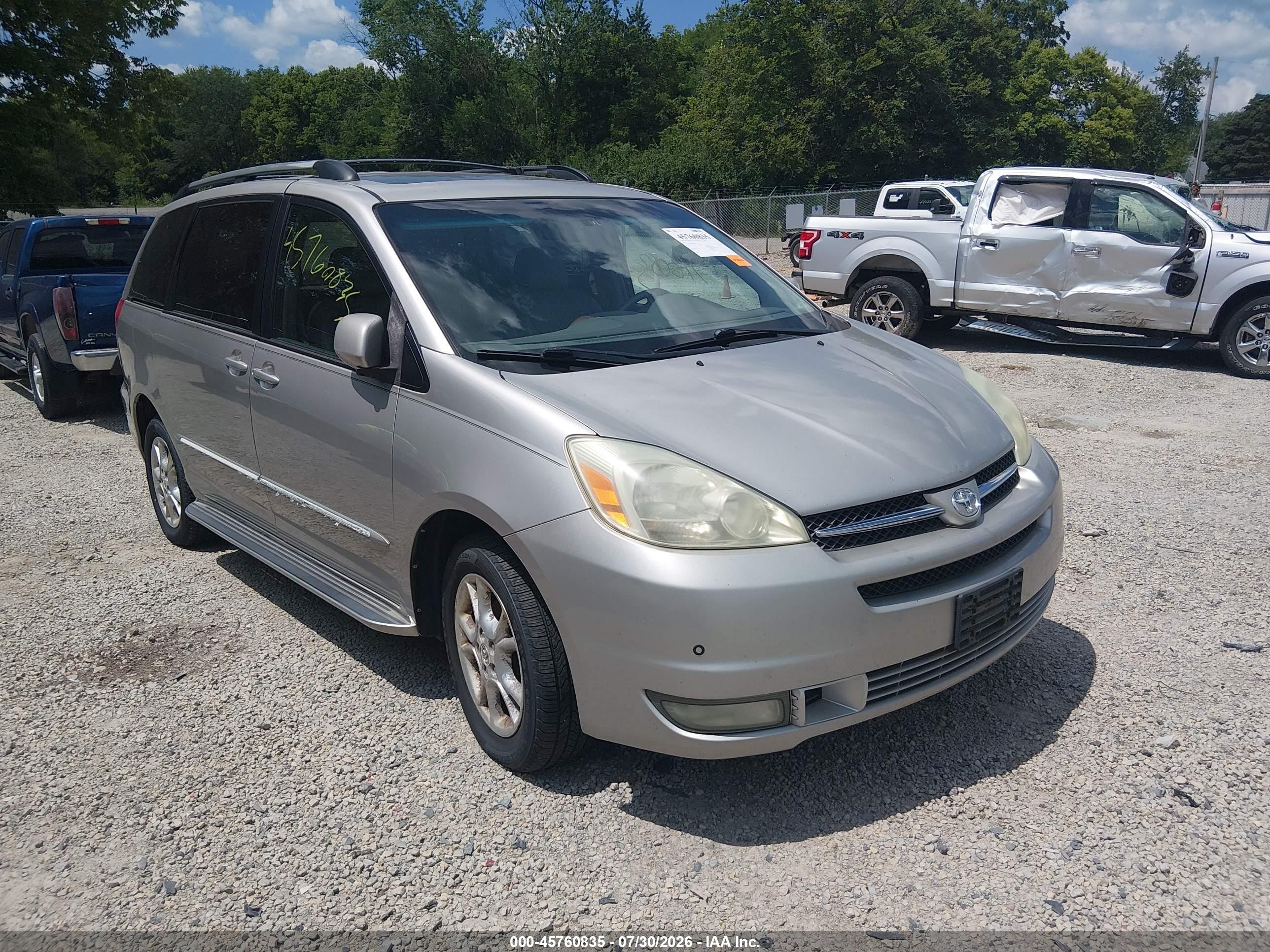 2004 Toyota Sienna XLE Limited, VIN 5TDBA22C64S010804 — Normal wear