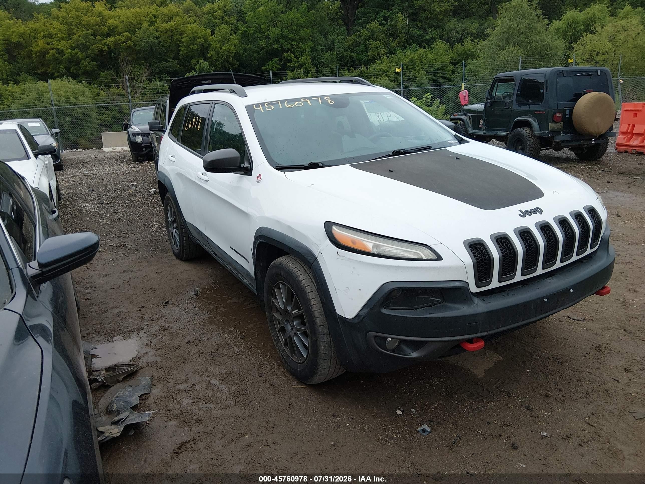 2015 Jeep Cherokee Trailhawk, VIN 1C4PJMBS2FW785256 — Перед