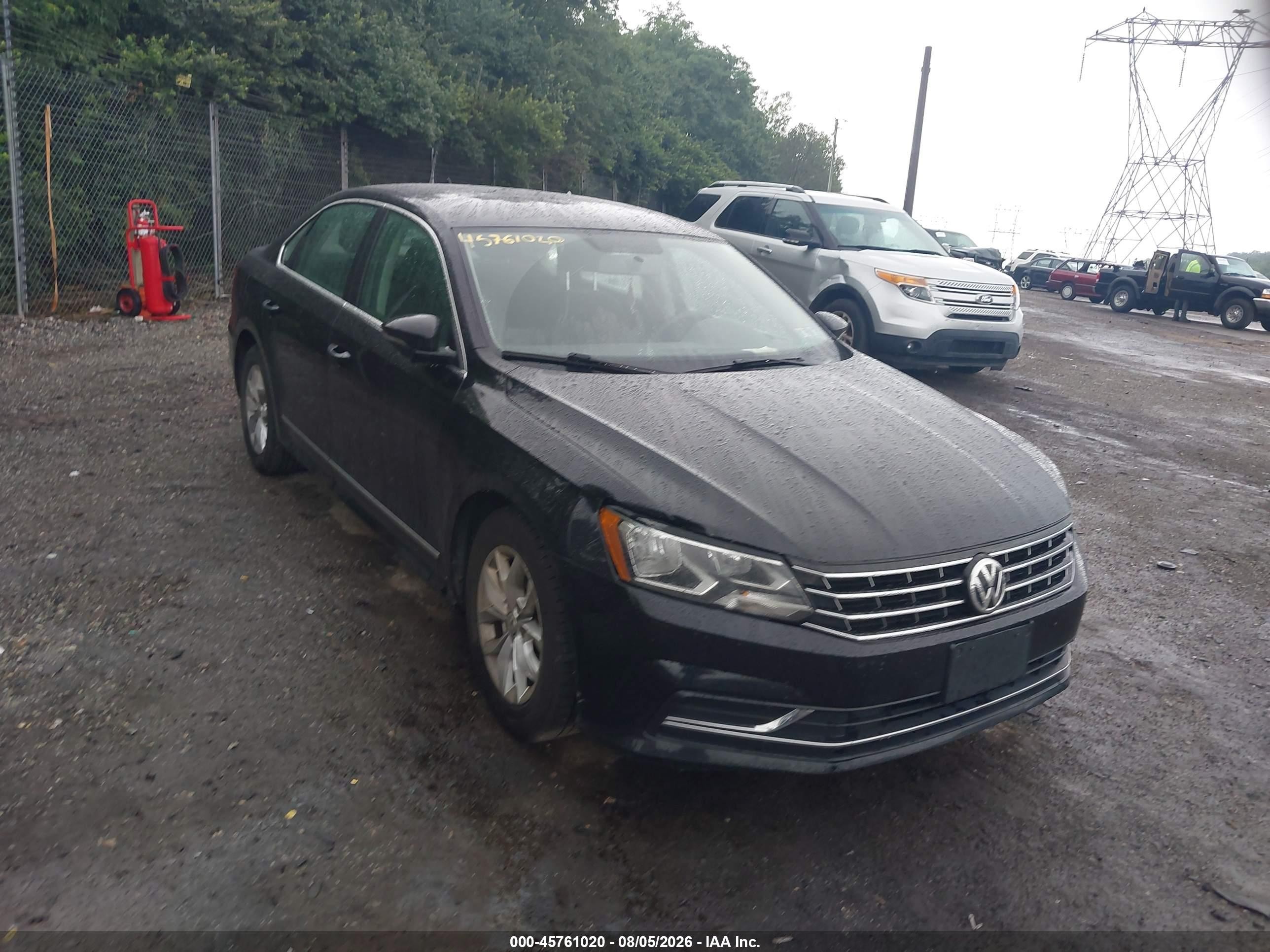 2017 Volkswagen Passat S, VIN 1VWAT7A39HC081570 — Normal wear