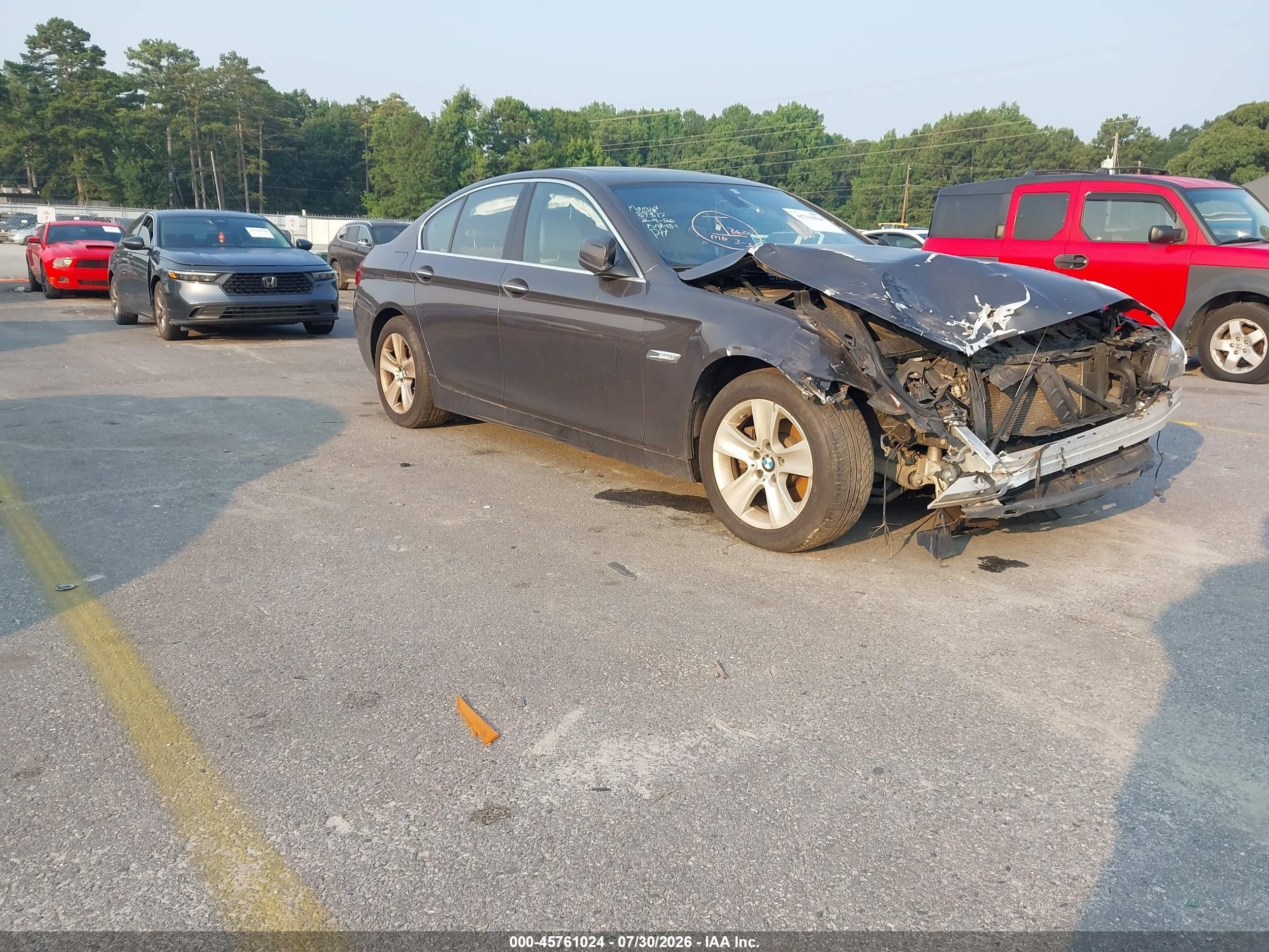 2011 BMW 5 Series 528i, VIN WBAFR1C54BC741683 — Front end
