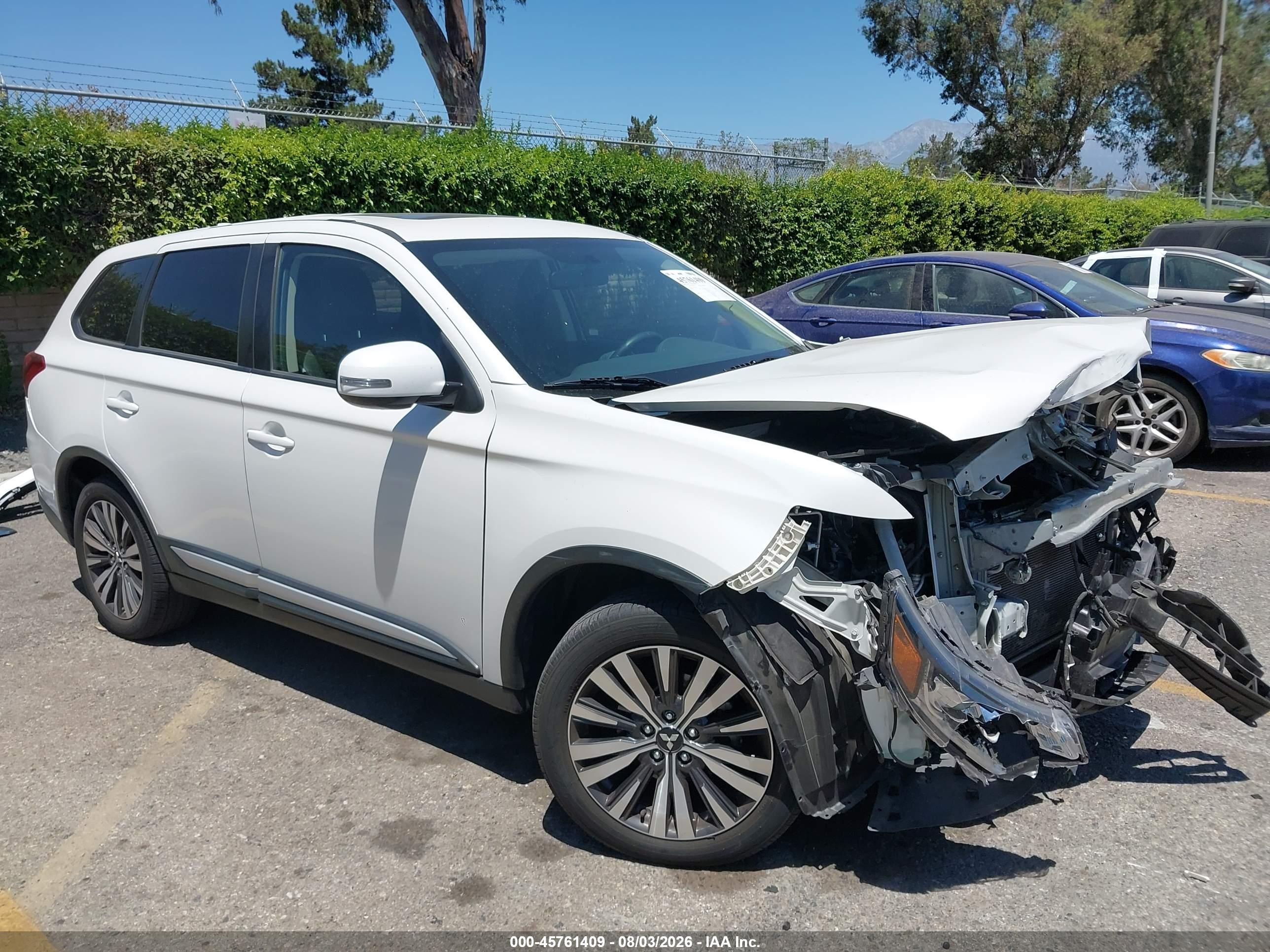2019 Mitsubishi Outlander SE, VIN JA4AD3A31KZ012296 — Front end