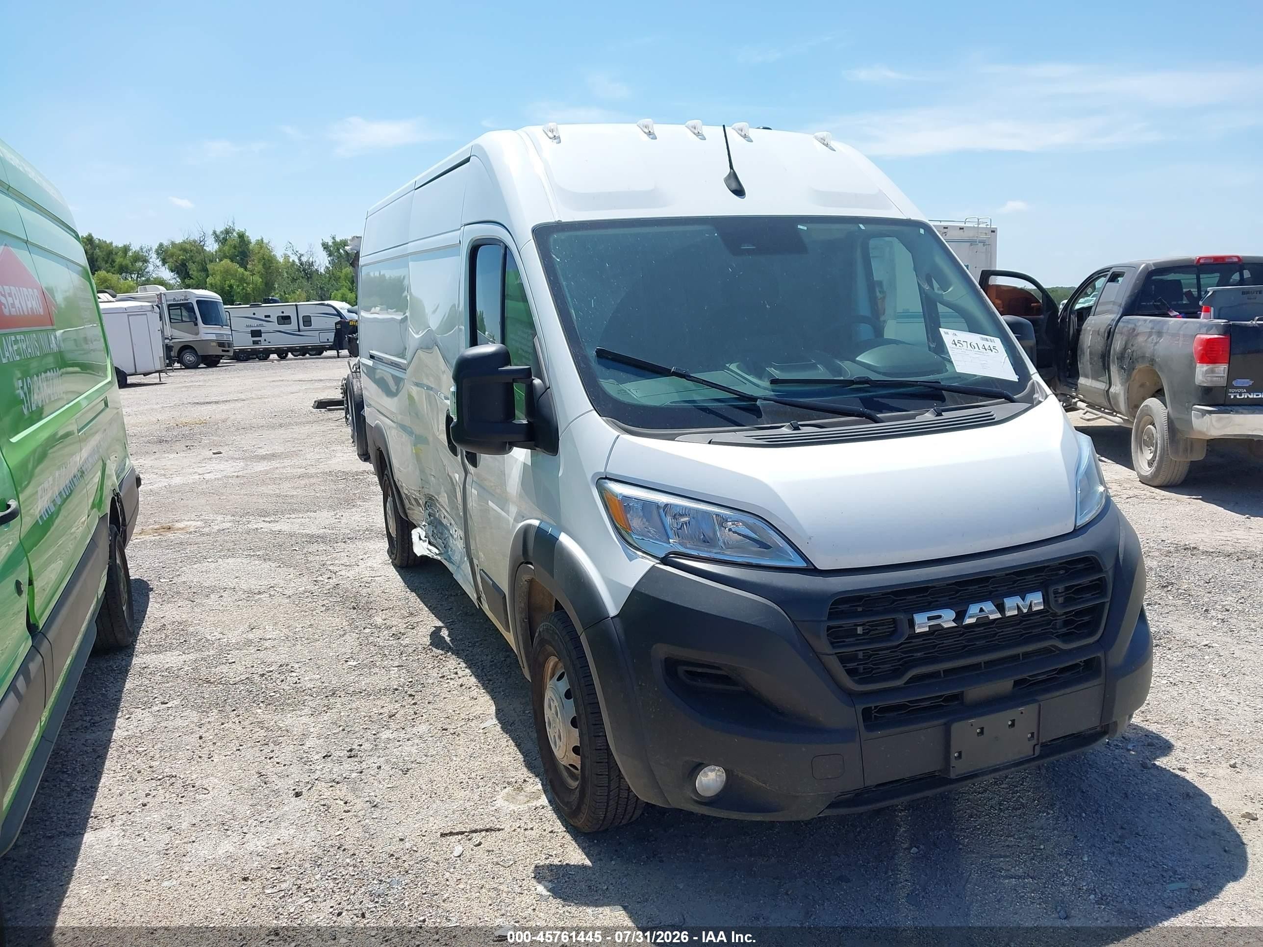 2026 Ram ProMaster Cargo Tradesman, VIN 3C6LRVDG6TE175086 — Бок