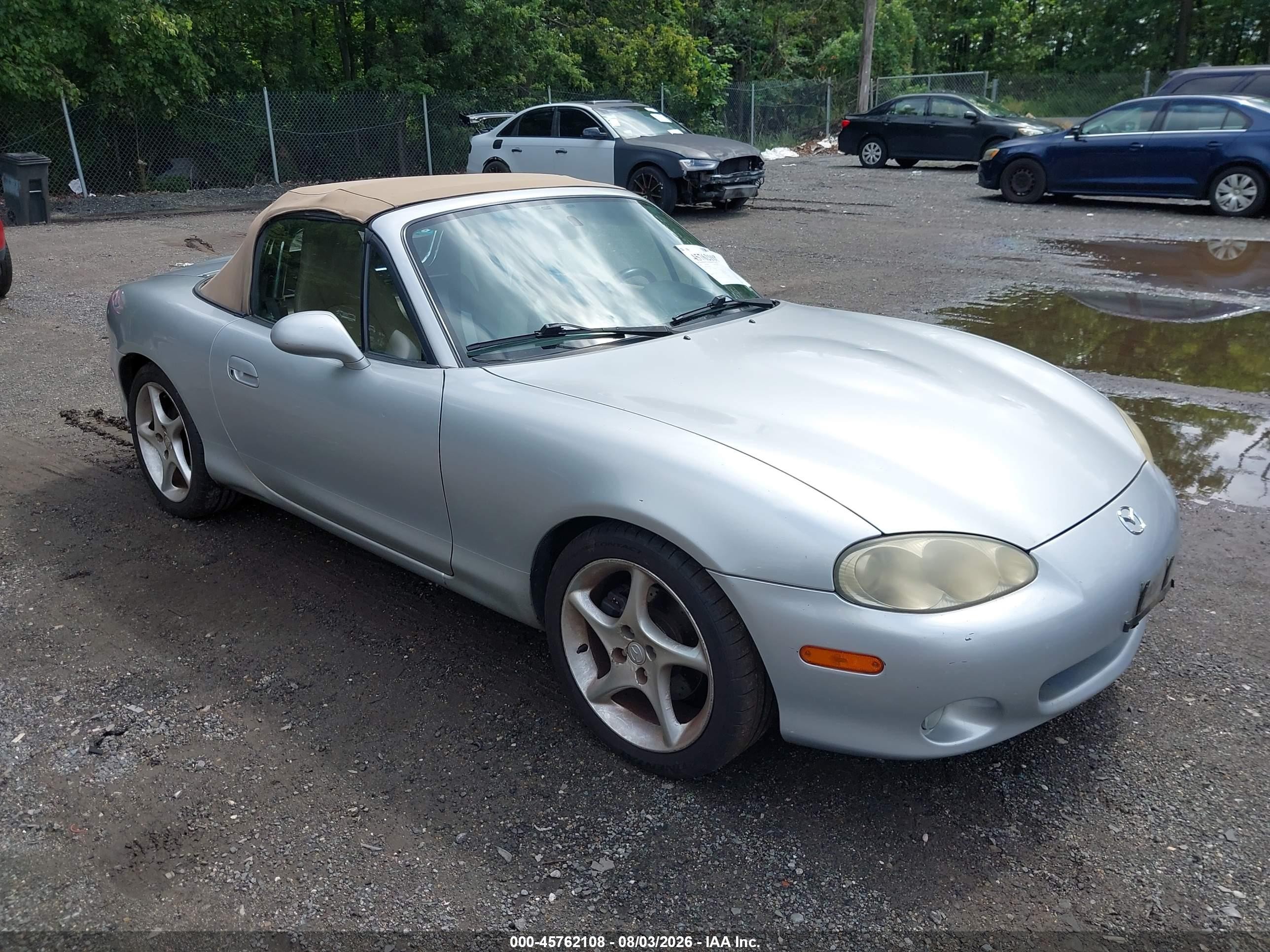 2001 Mazda MX-5 Miata, VIN JM1NB353410207772 — Normal wear