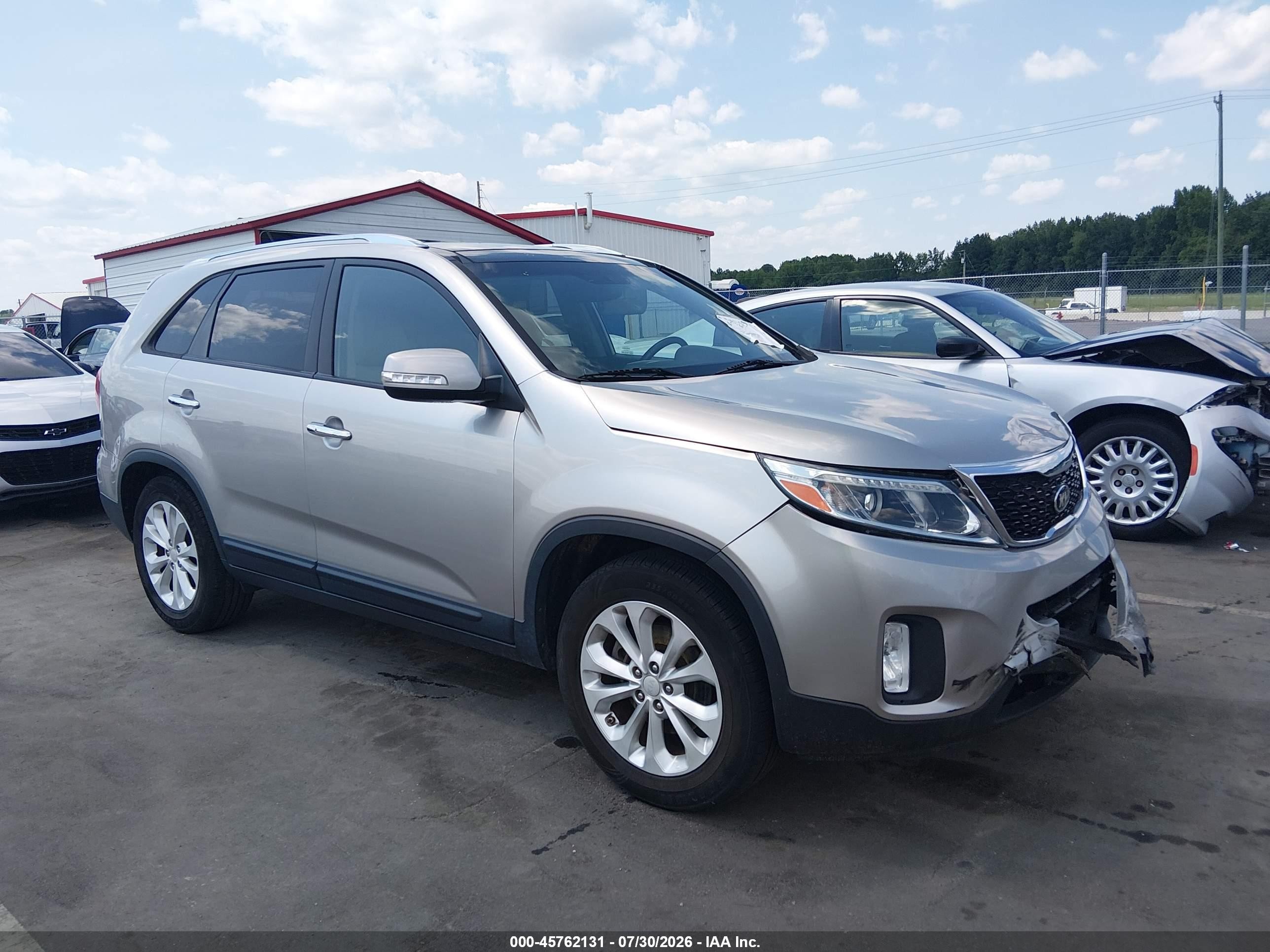 2014 Kia Sorento EX, VIN 5XYKU4A7XEG453379 — Перед