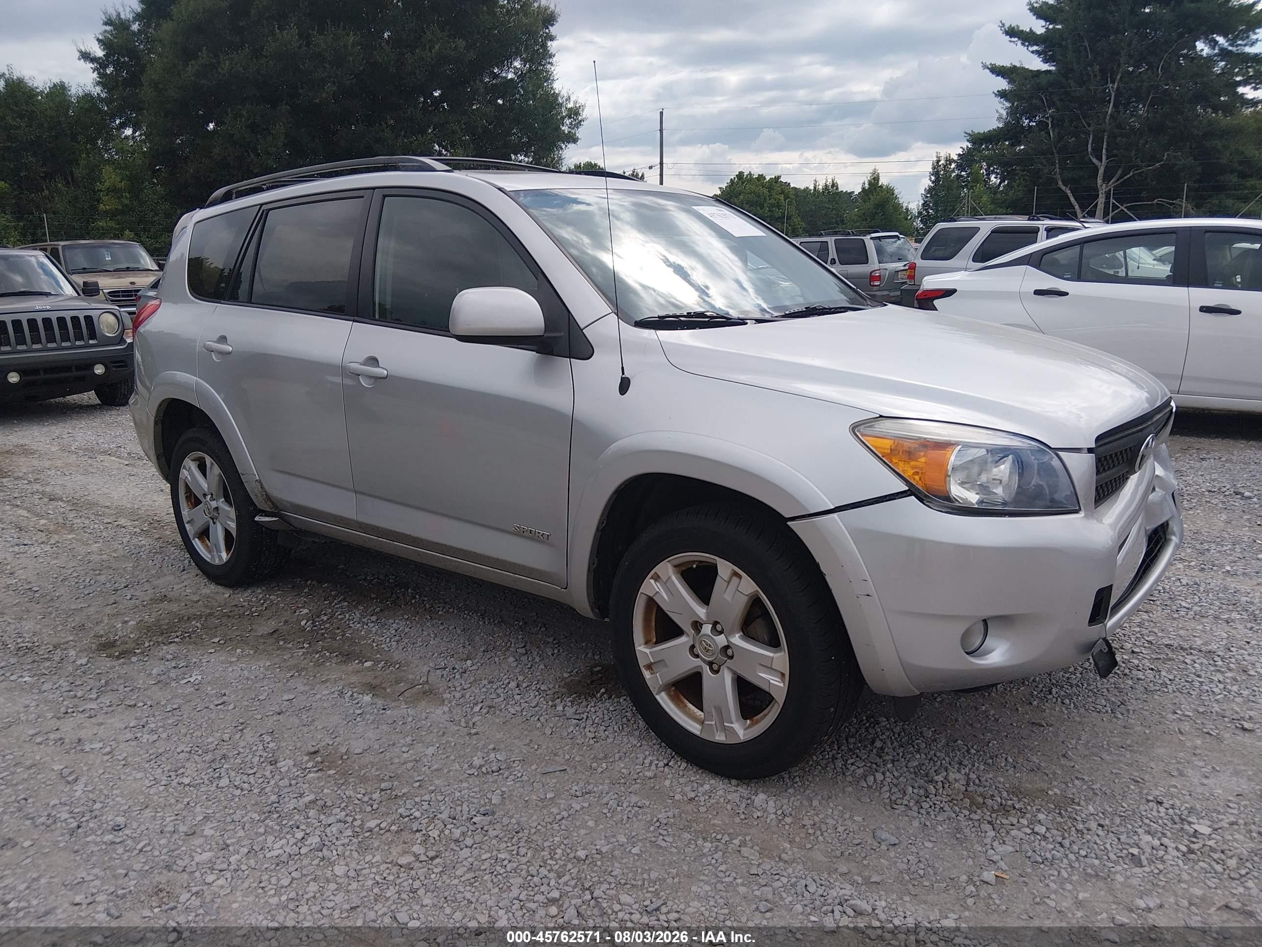 2007 Toyota RAV4 Sport, VIN JTMBD32V076048404 — Зад