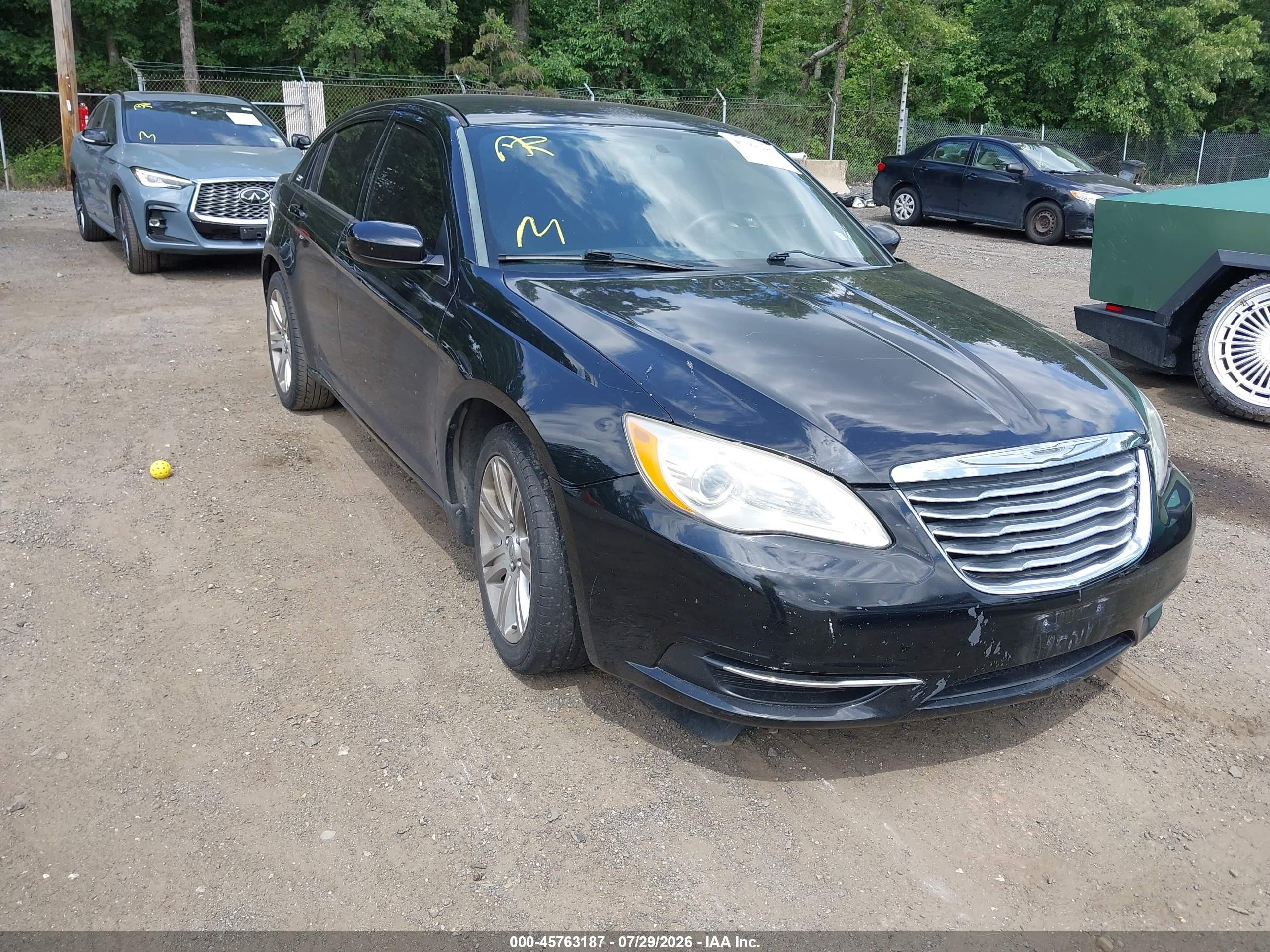 2013 Chrysler 200 LX, VIN 1C3CCBAB8DN641247 — Normal wear