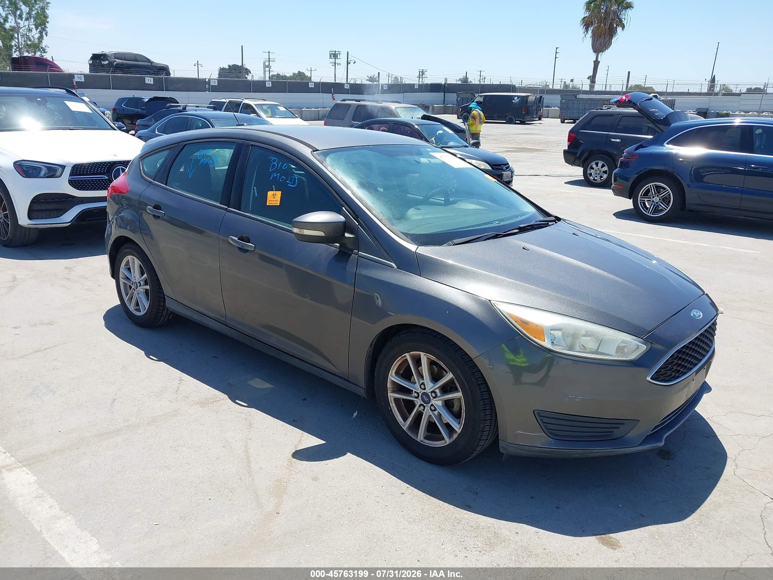 2015 Ford Focus SE, VIN 1FADP3K23FL288767 — All over