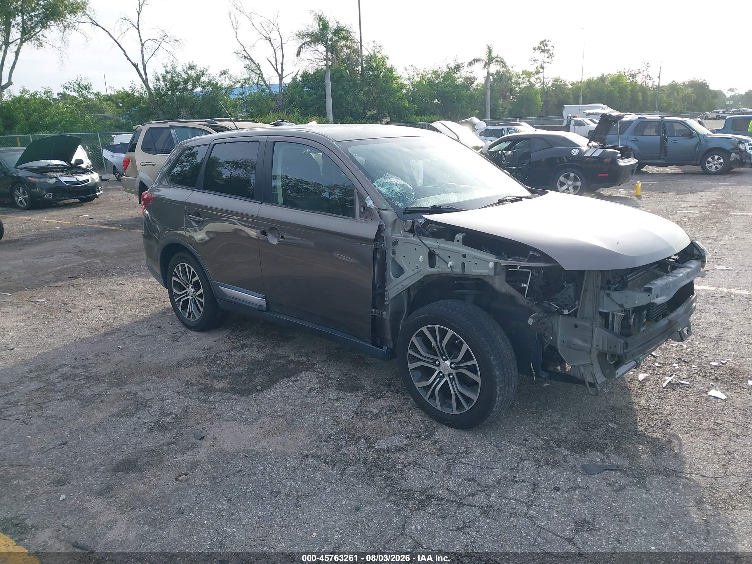 2016 Mitsubishi Outlander SE, VIN JA4AD3A33GZ003333 — Front end