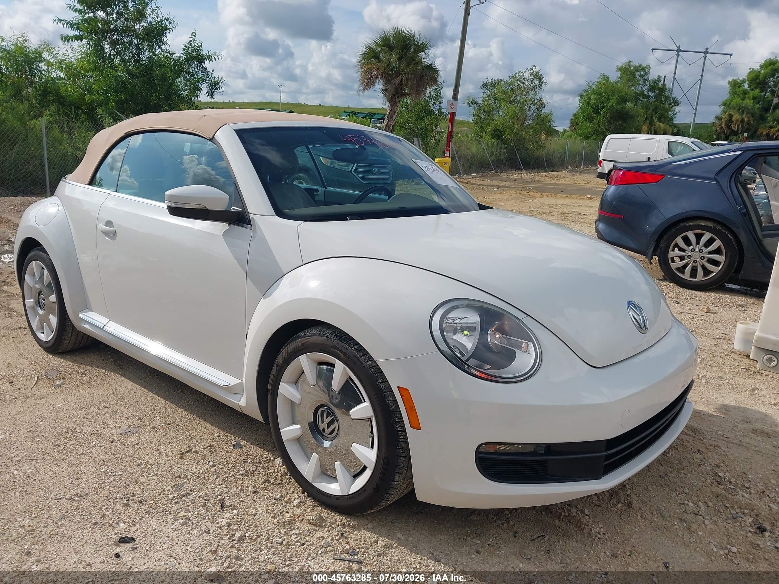 2013 Volkswagen Beetle 2.5L, VIN 3VW5P7AT3DM815800 — Side