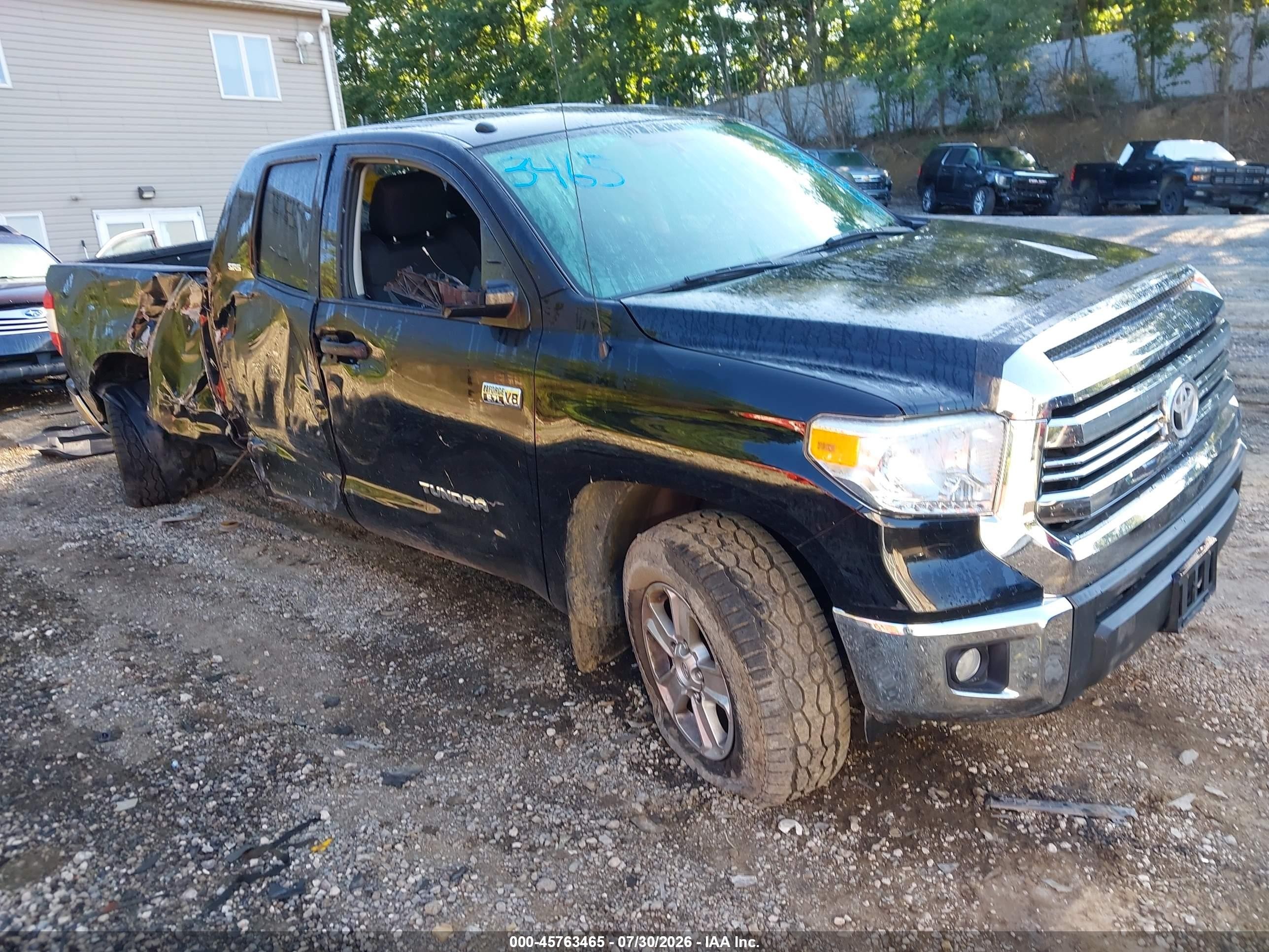 2017 Toyota Tundra SR5, VIN 5TFUW5F1XHX596878 — Бок