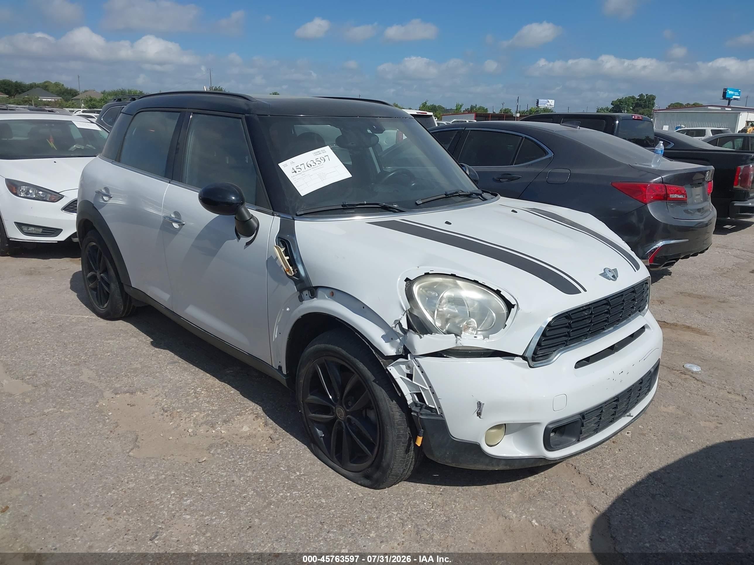 2013 MINI Countryman S, VIN WMWZC3C53DWP51178 — Front end