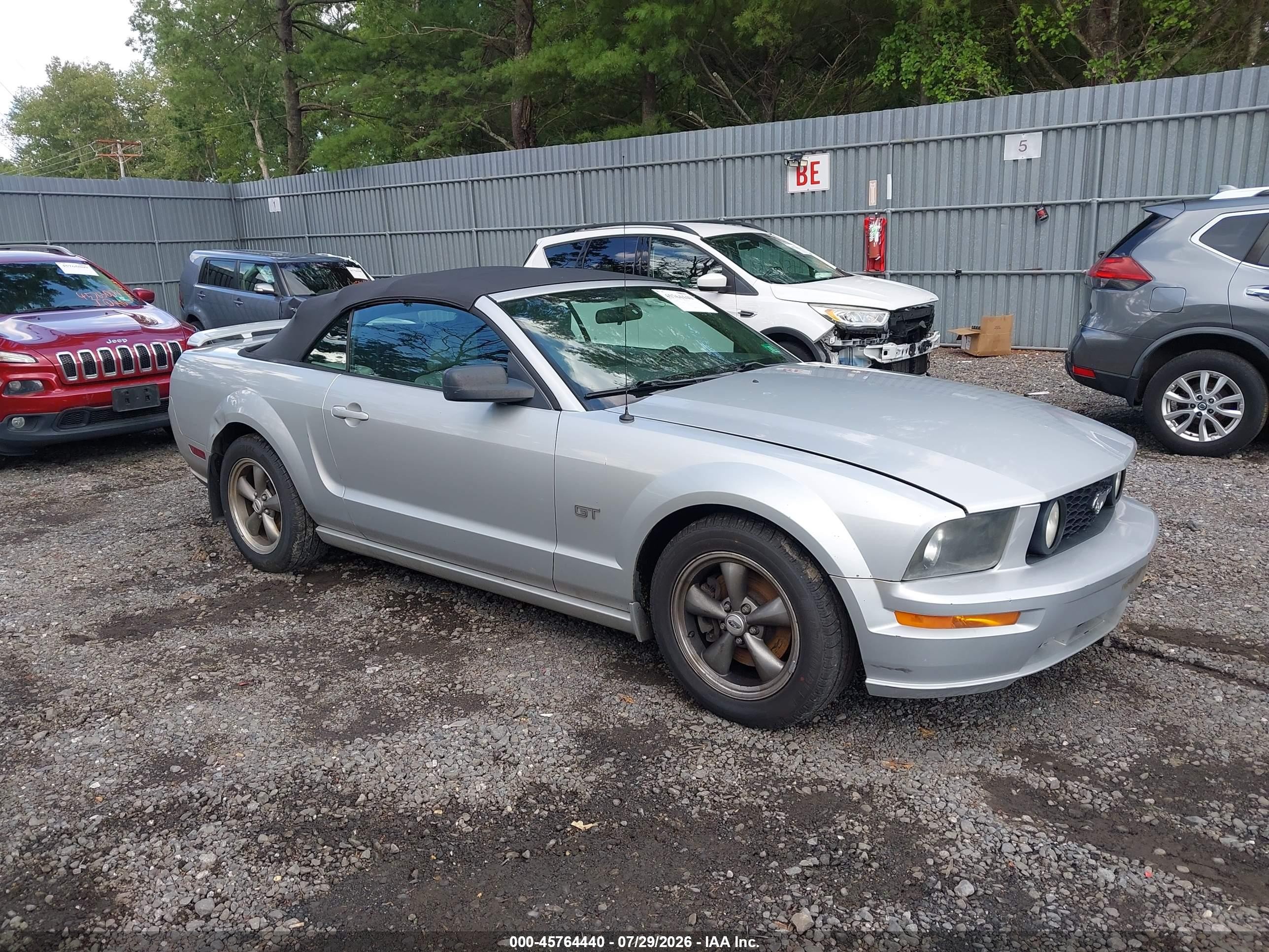 2005 Ford Mustang GT Deluxe, VIN 1ZVHT85H555236206 — Normal wear
