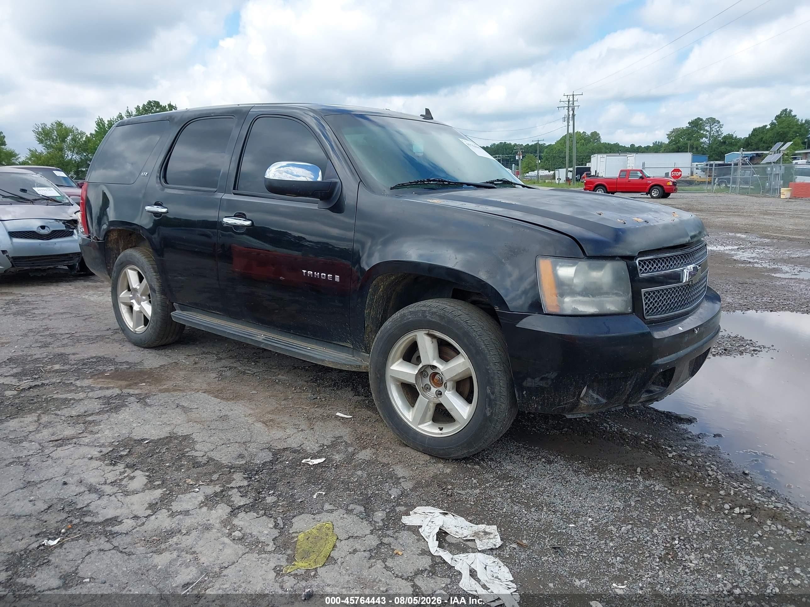 2008 Chevrolet Tahoe 2LT, VIN 1GNFK13028R276197 — Normal wear