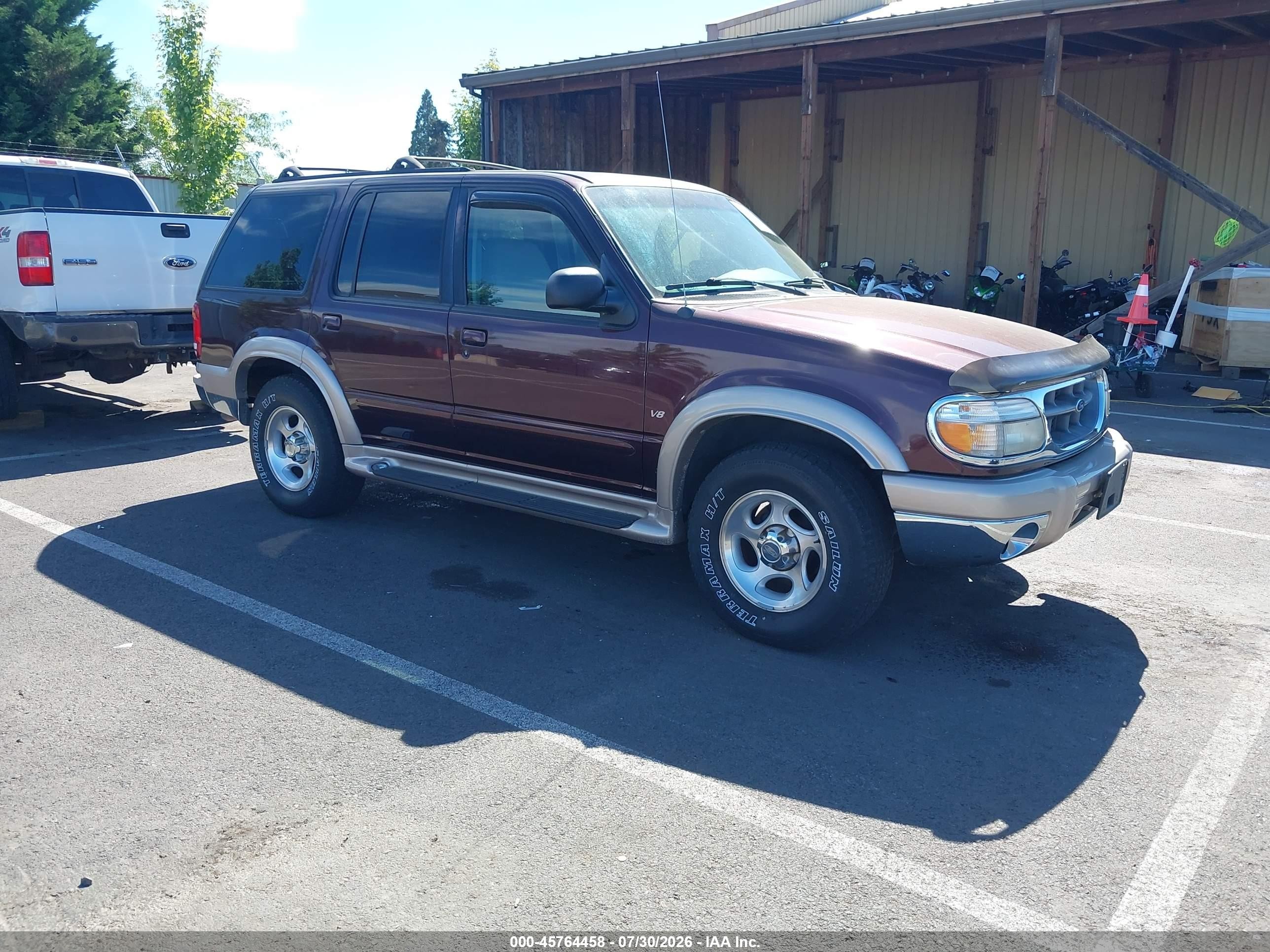 1999 Ford Explorer XLT, VIN 1FMDU35P3XZB15450 — Перед