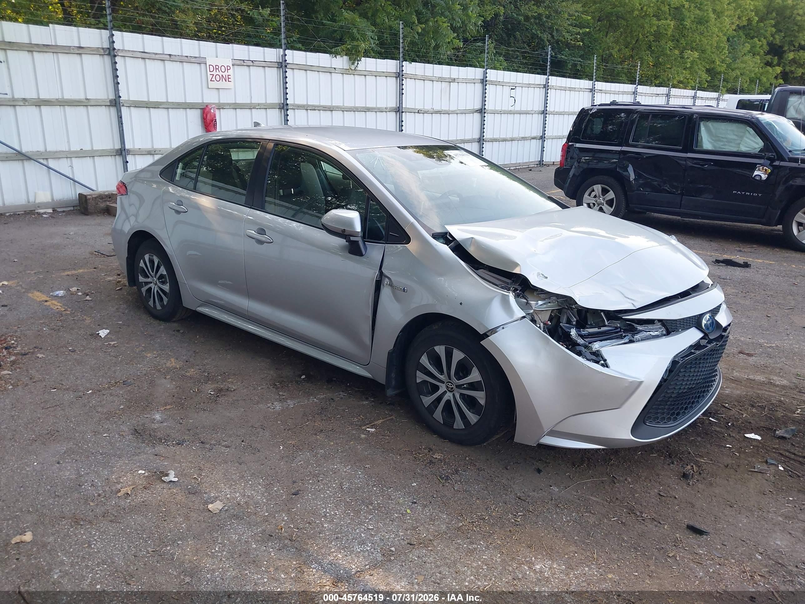 2020 Toyota Corolla Hybrid LE, VIN JTDEBRBE5LJ011703 — Front end