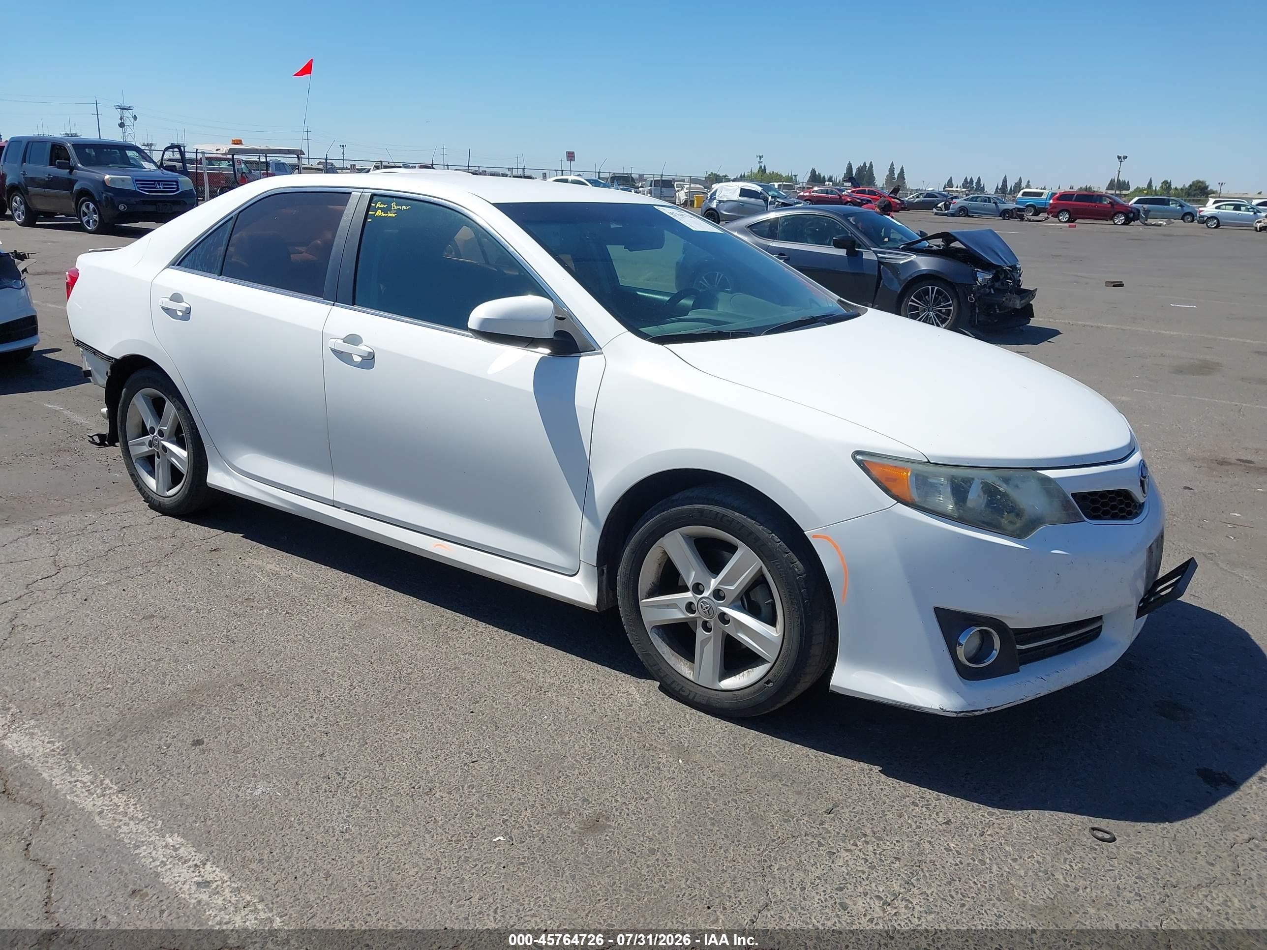 2014 Toyota Camry SE, VIN 4T1BF1FK3EU793750 — Rear end