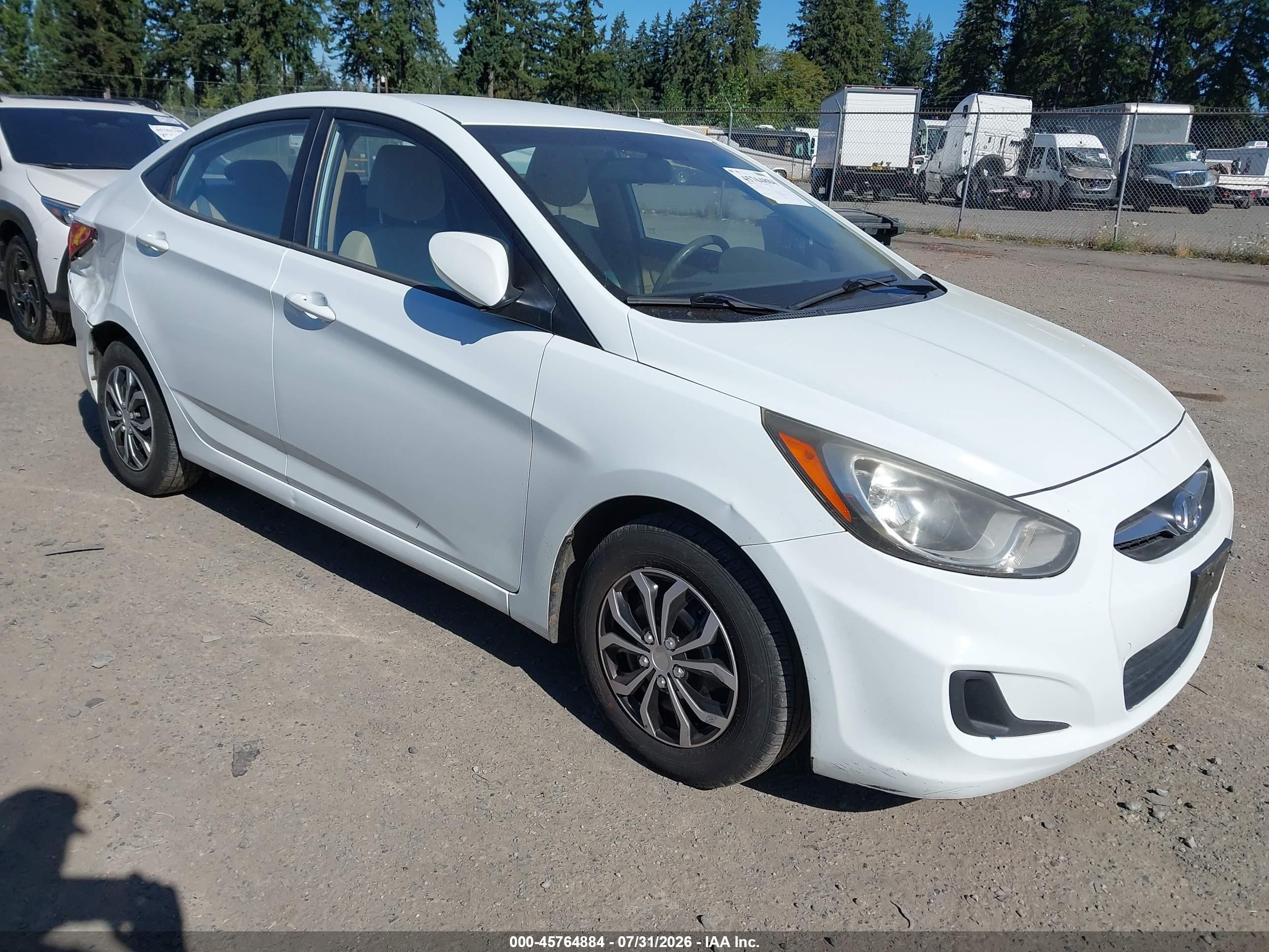 2013 Hyundai Accent GLS, VIN KMHCT4AE0DU368324 — Normal wear