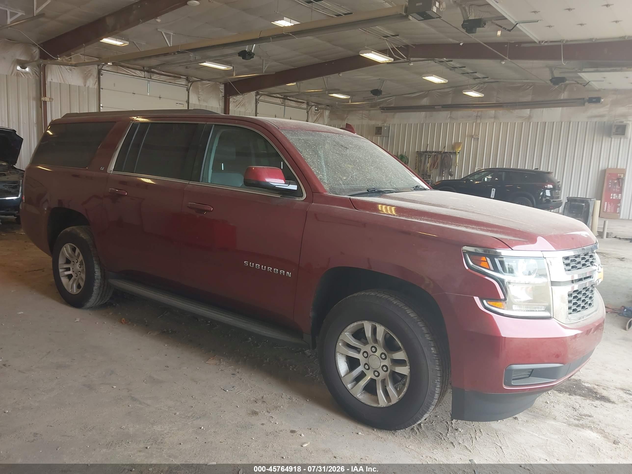 2017 Chevrolet Suburban LT, VIN 1GNSKHKC9HR180246 — Normal wear