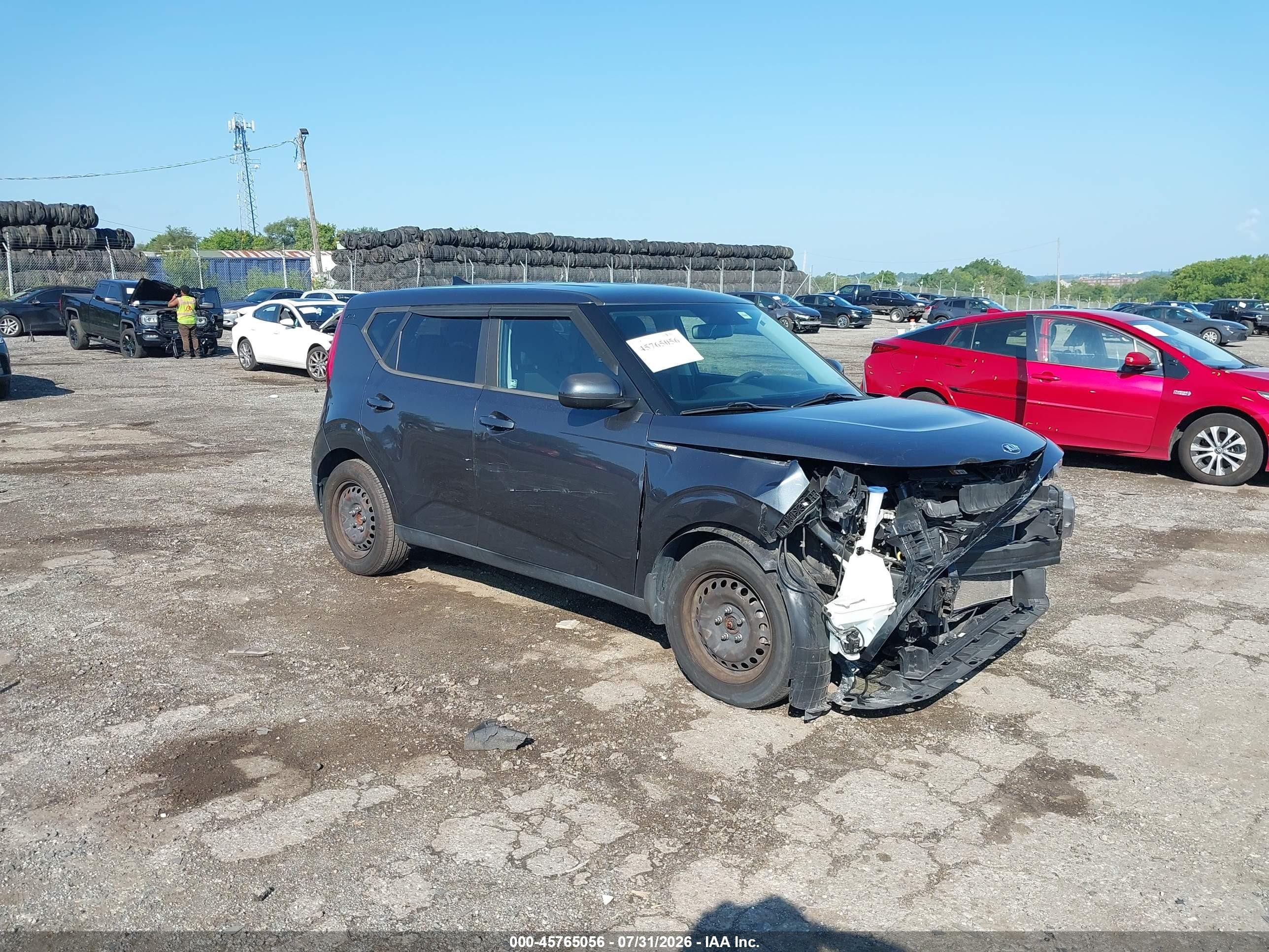 2020 Kia Soul LX, VIN KNDJ23AU6L7715586 — Front end