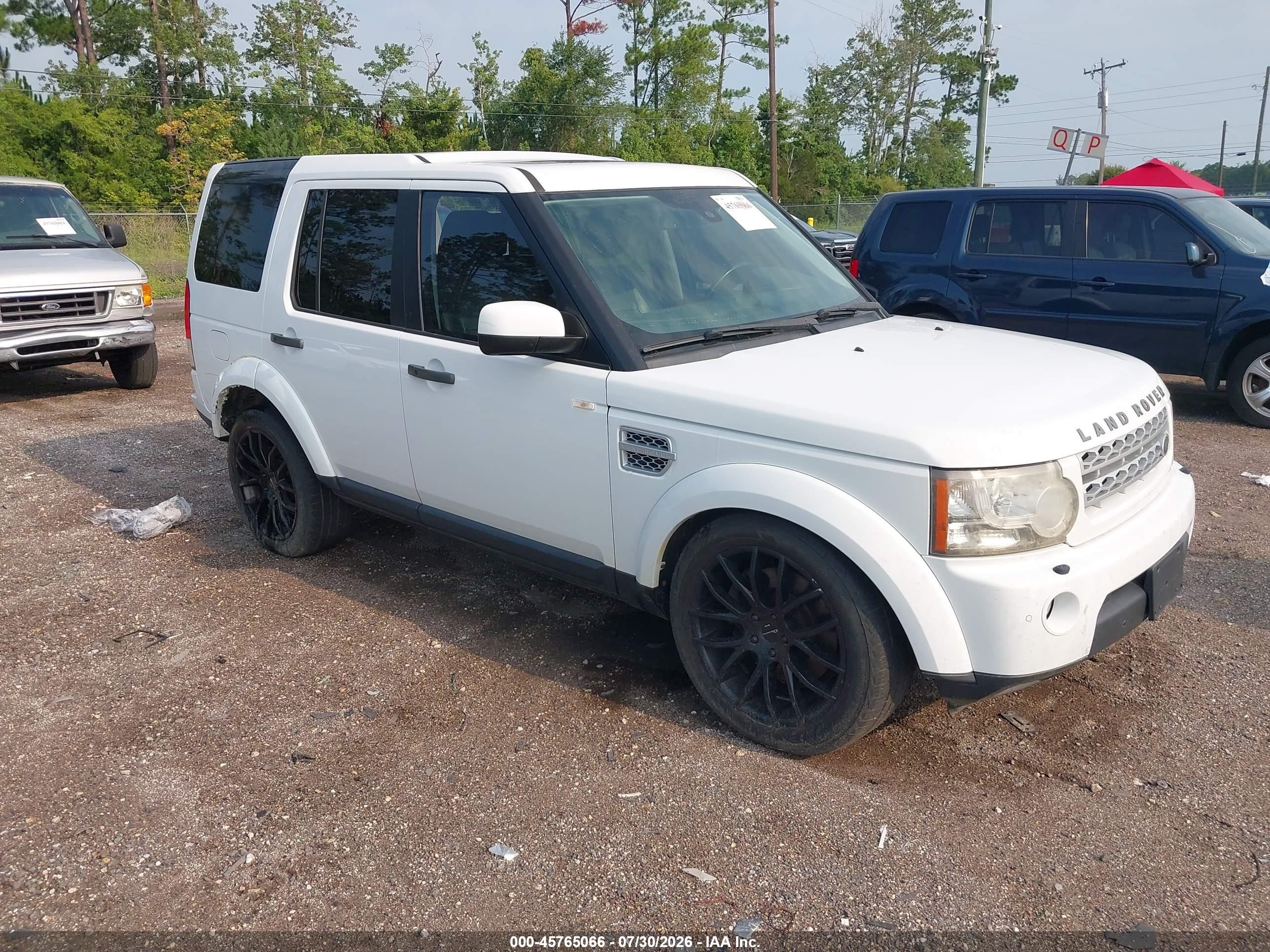 2013 Land Rover LR4 HSE, VIN SALAG2D44DA667932 — Rear end