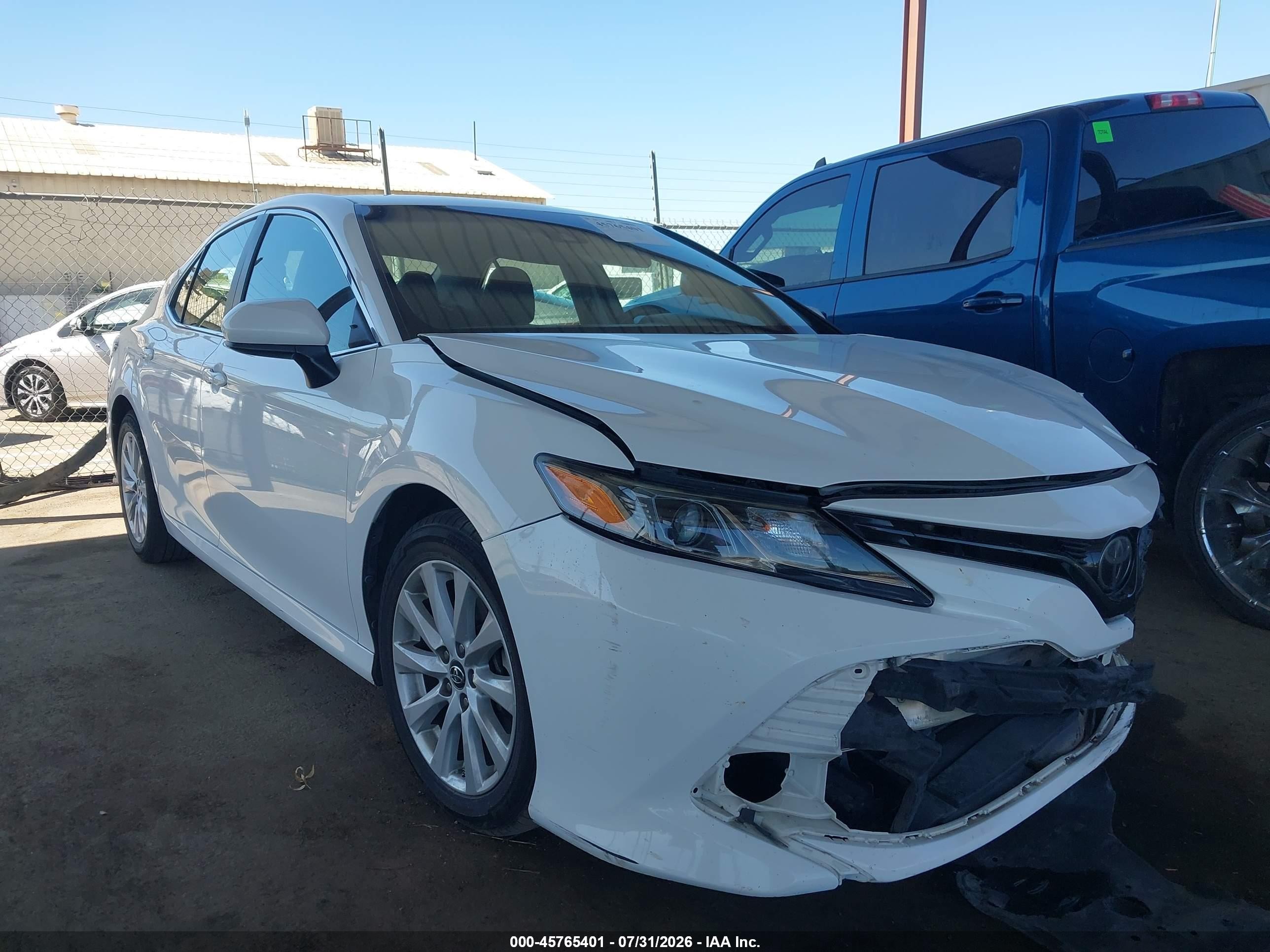 2018 Toyota Camry SE, VIN 4T1B11HK7JU059103 — Перед