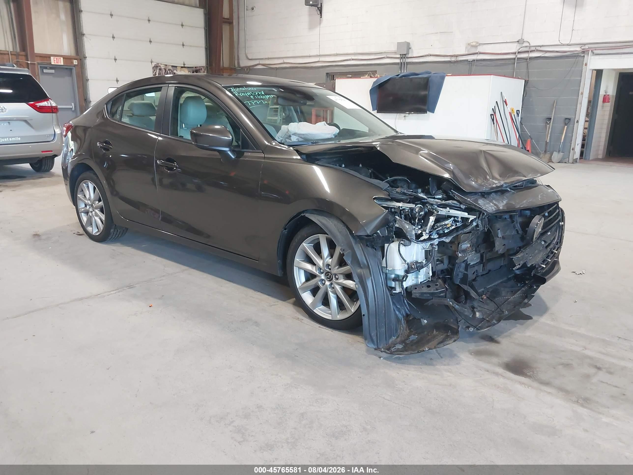 2017 Mazda 3 Grand Touring, VIN 3MZBN1W39HM146582 — Перед