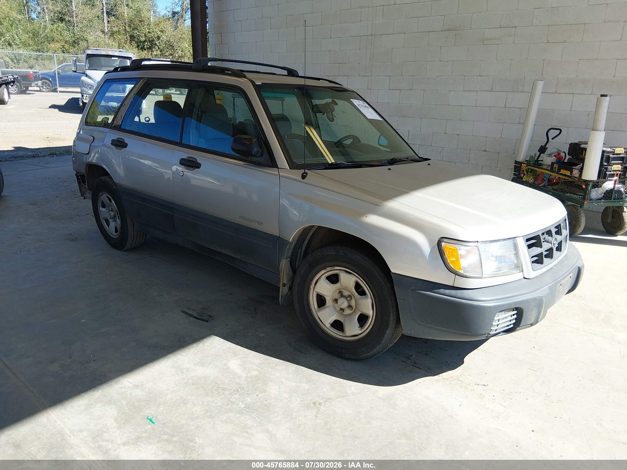 2000 Subaru Forester L, VIN JF1SF6354YH722611 — Зад