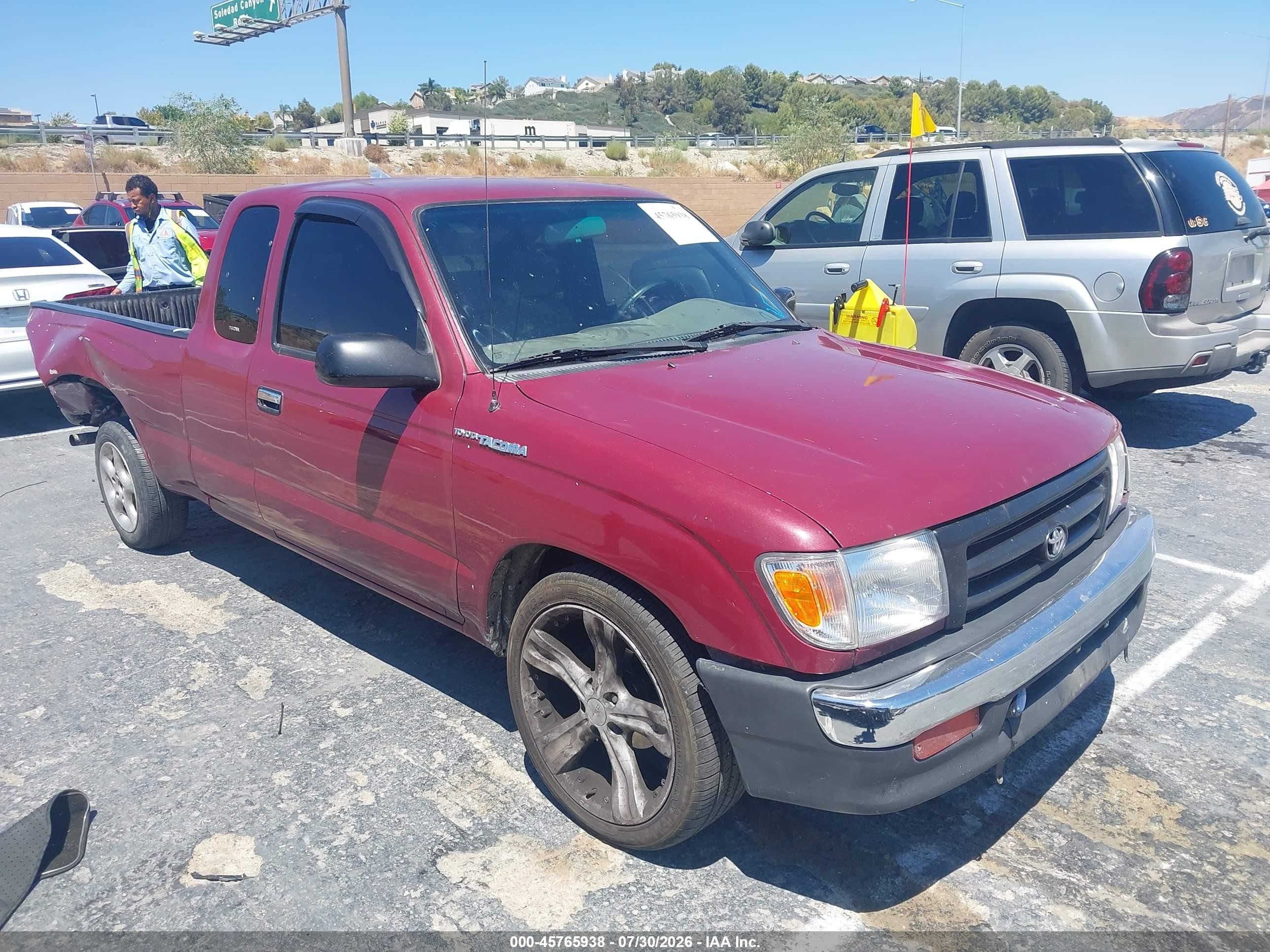 1998 Toyota Tacoma, VIN 4TAVL52N7WZ030180 — Зад
