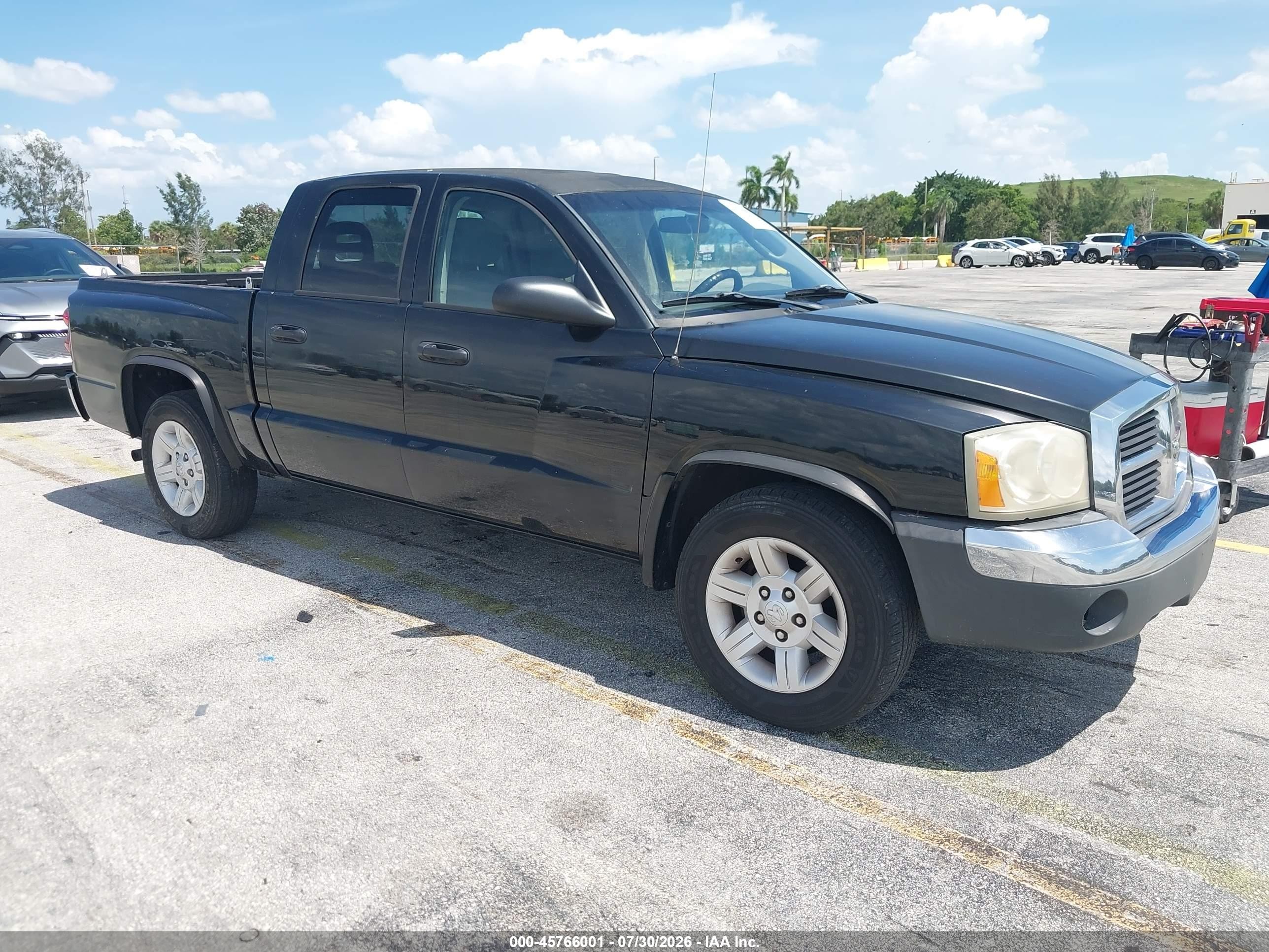 2005 Dodge Dakota SLT, VIN 1D7HE48K25S181735 — Normal wear