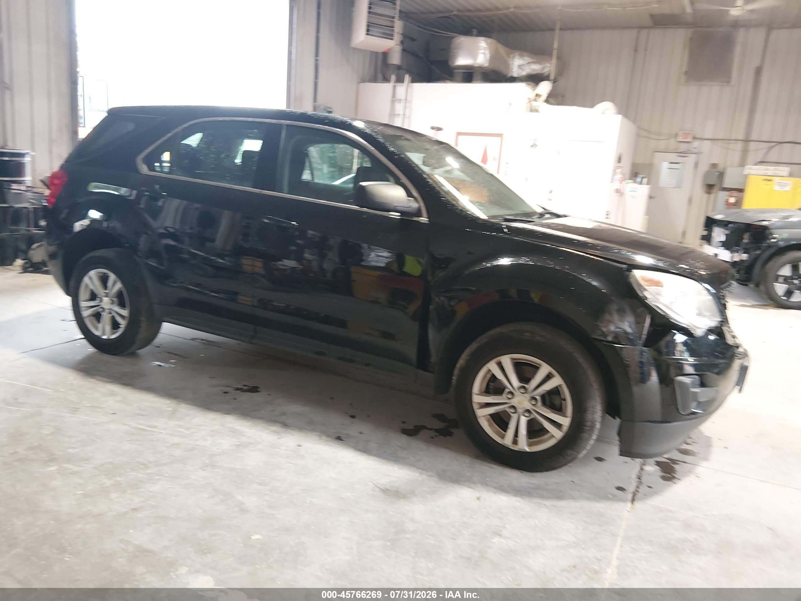 2014 Chevrolet Equinox LS, VIN 2GNALAEK7E1111675 — Front end