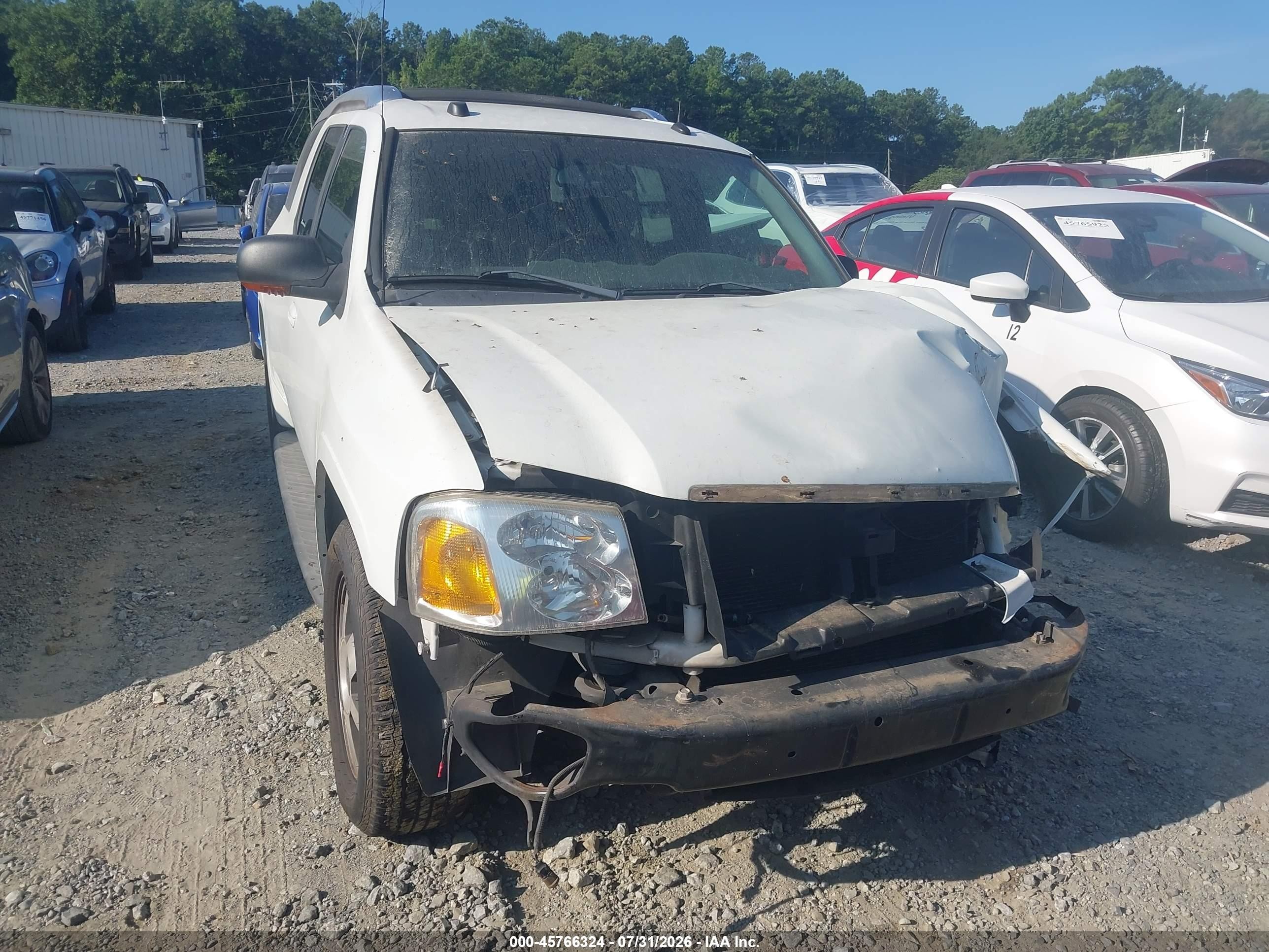 2004 GMC Envoy SLT, VIN 1GKES12SX46213095 — Front end