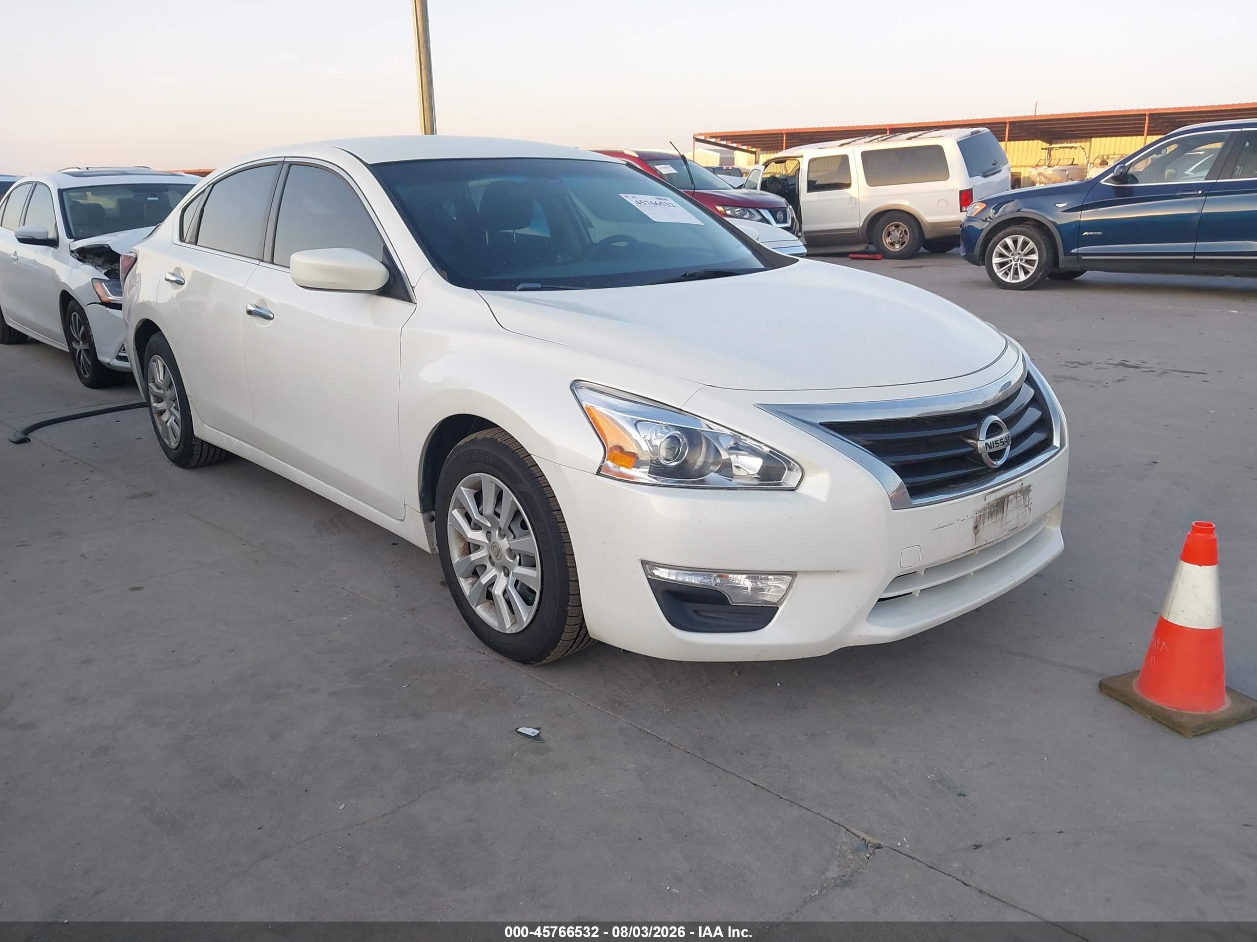 2014 Nissan Altima 2.5, VIN 1N4AL3AP3EN256254 — Rear end