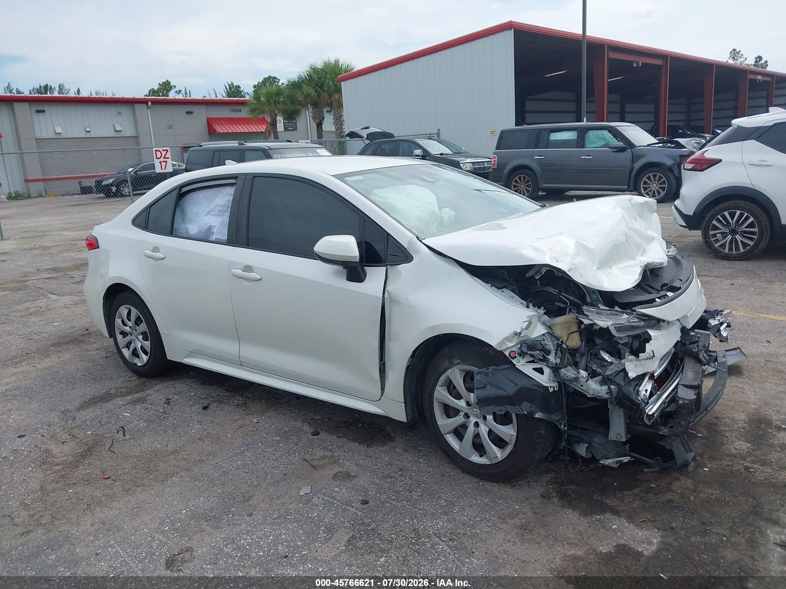 2021 Toyota Corolla LE, VIN JTDEPMAE4MJ171837 — Front end