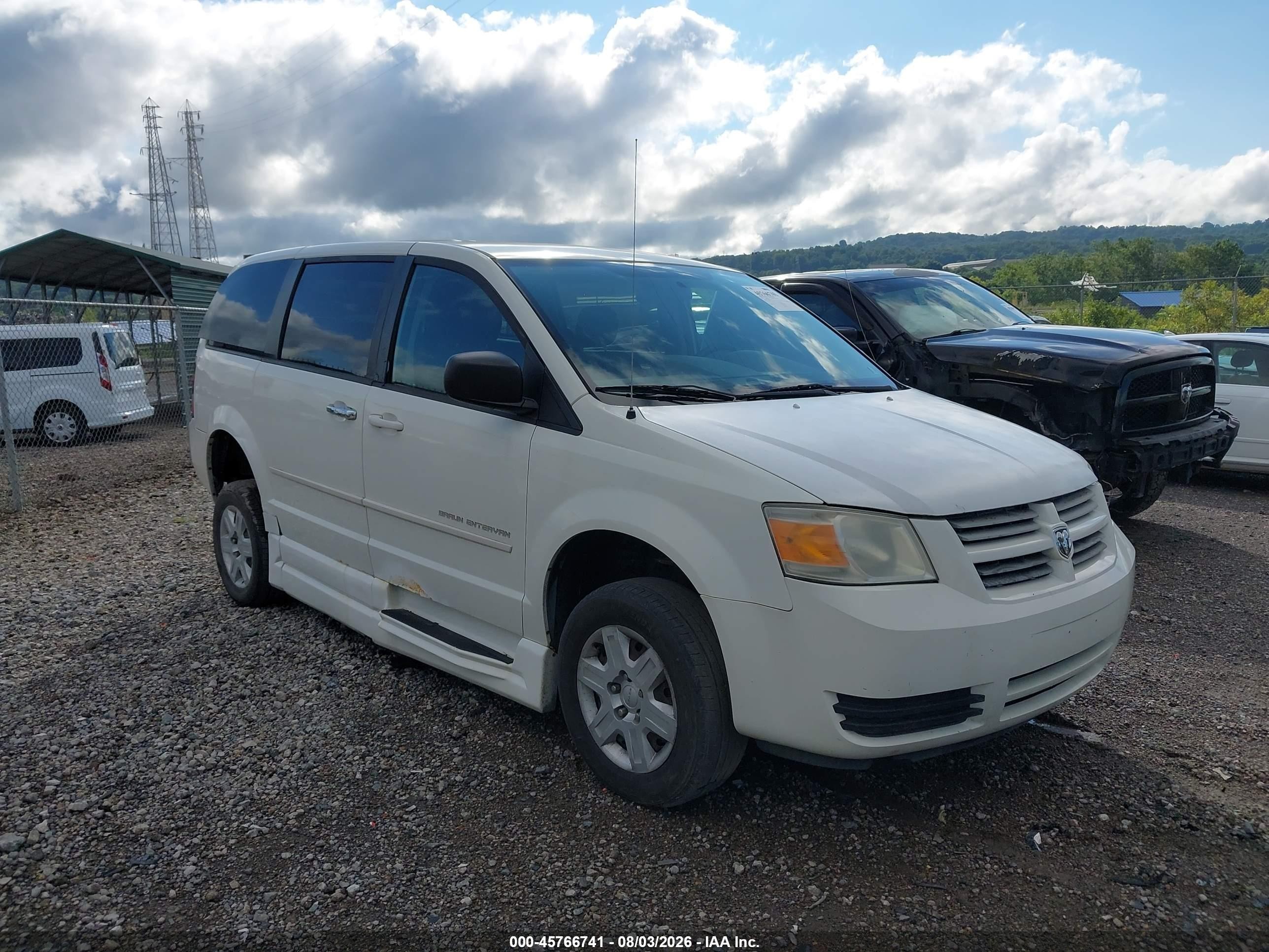 2009 Dodge Grand Caravan SE, VIN 2D8HN44E09R702812 — Normal wear