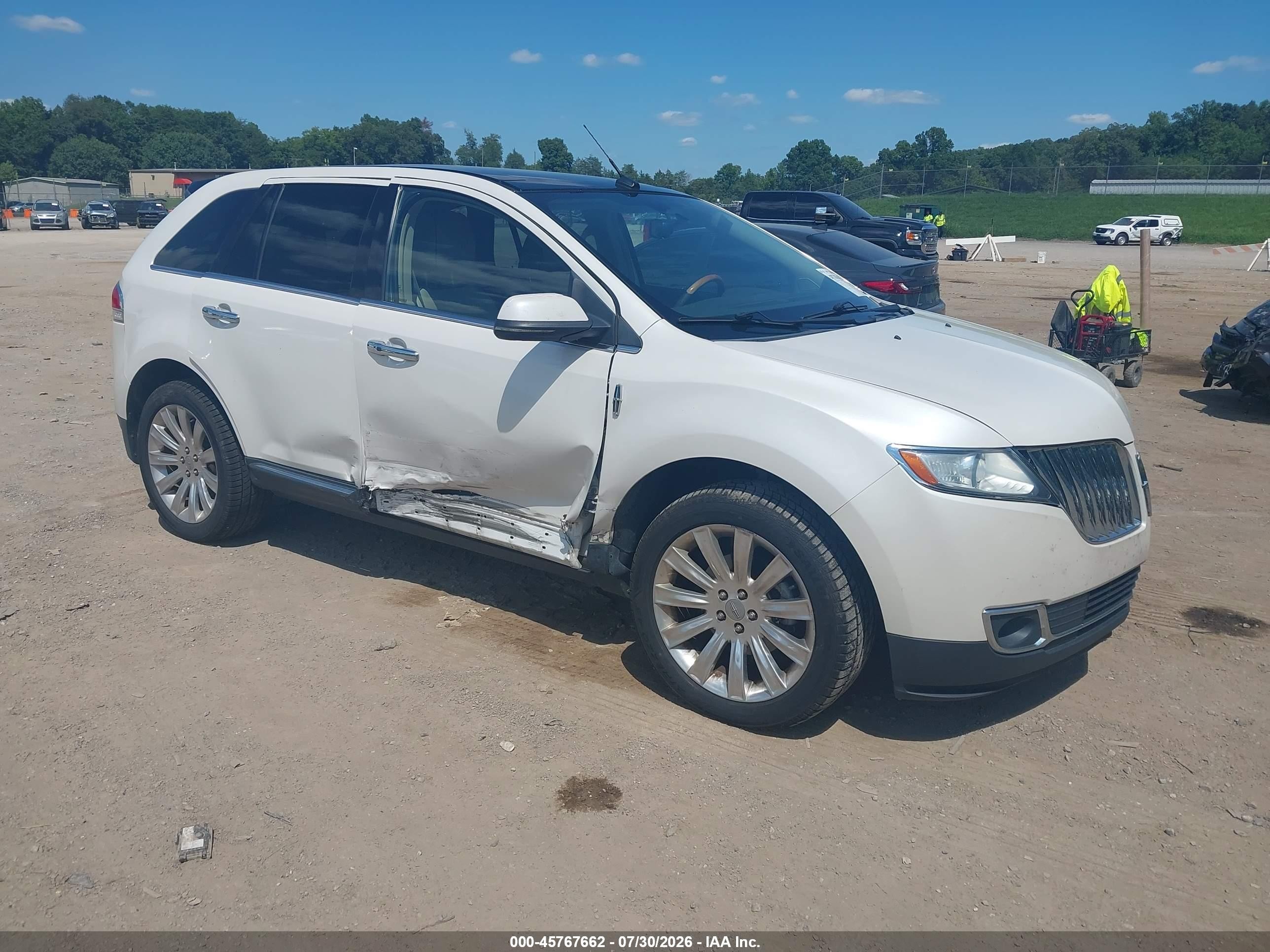 2013 Lincoln MKX, VIN 2LMDJ8JK8DBL21382 — Бок