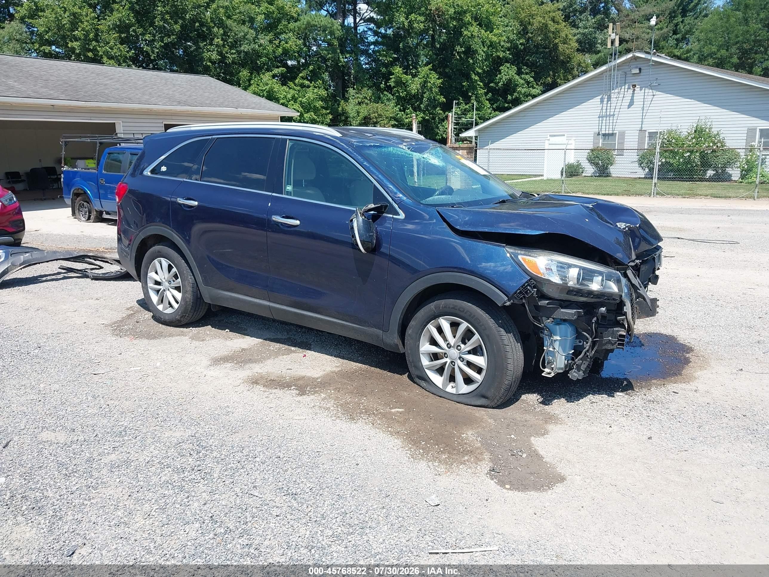 2018 Kia Sorento LX, VIN 5XYPG4A33JG370185 — Front end