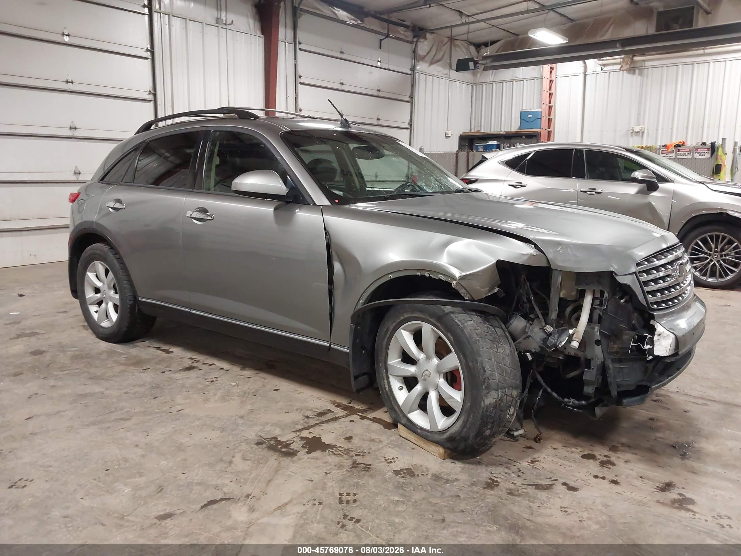 2005 Infiniti FX, VIN JNRAS08W05X218686 — Перед