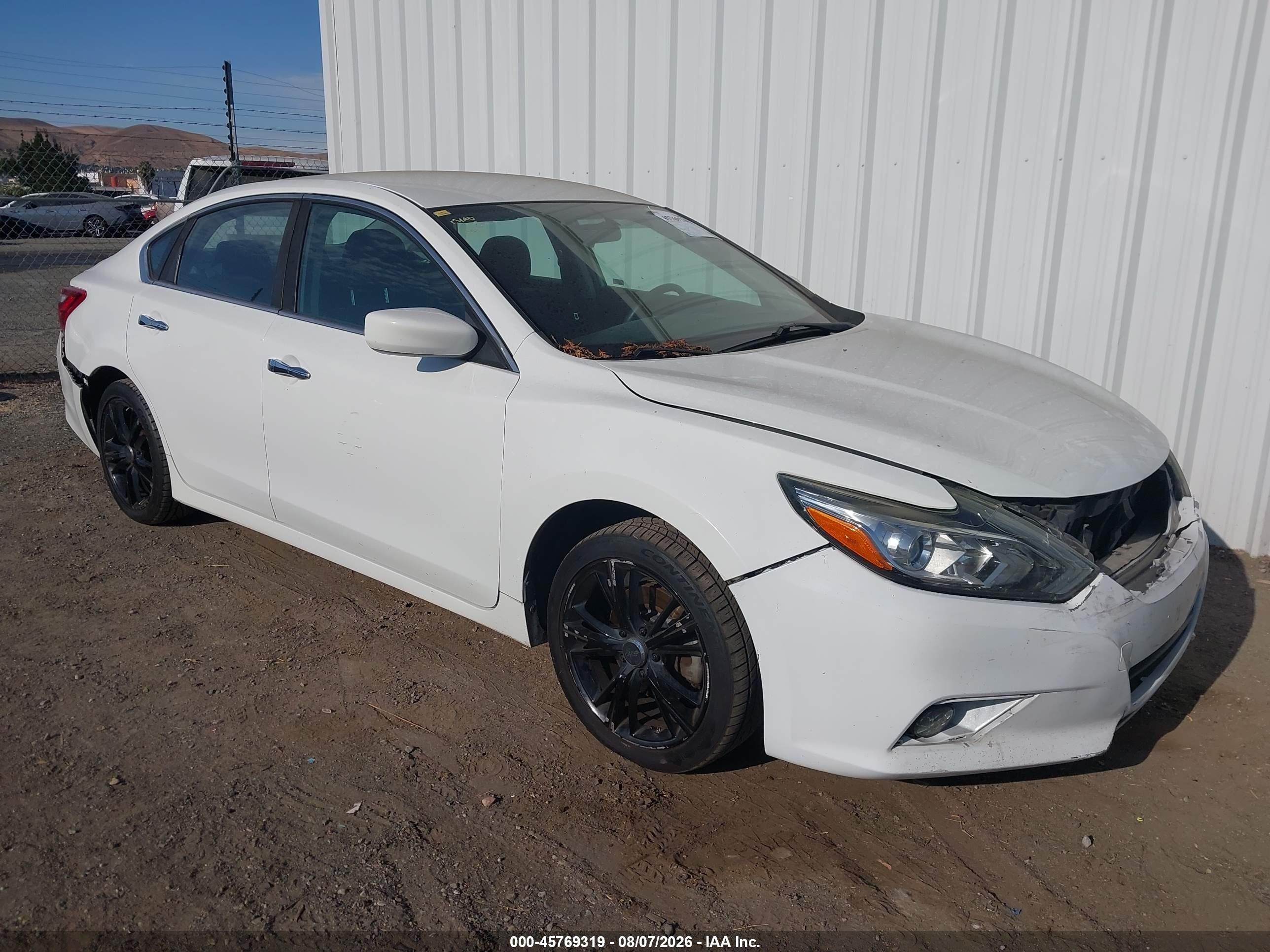 2016 Nissan Altima S, VIN 1N4AL3AP9GN327945 — Front end