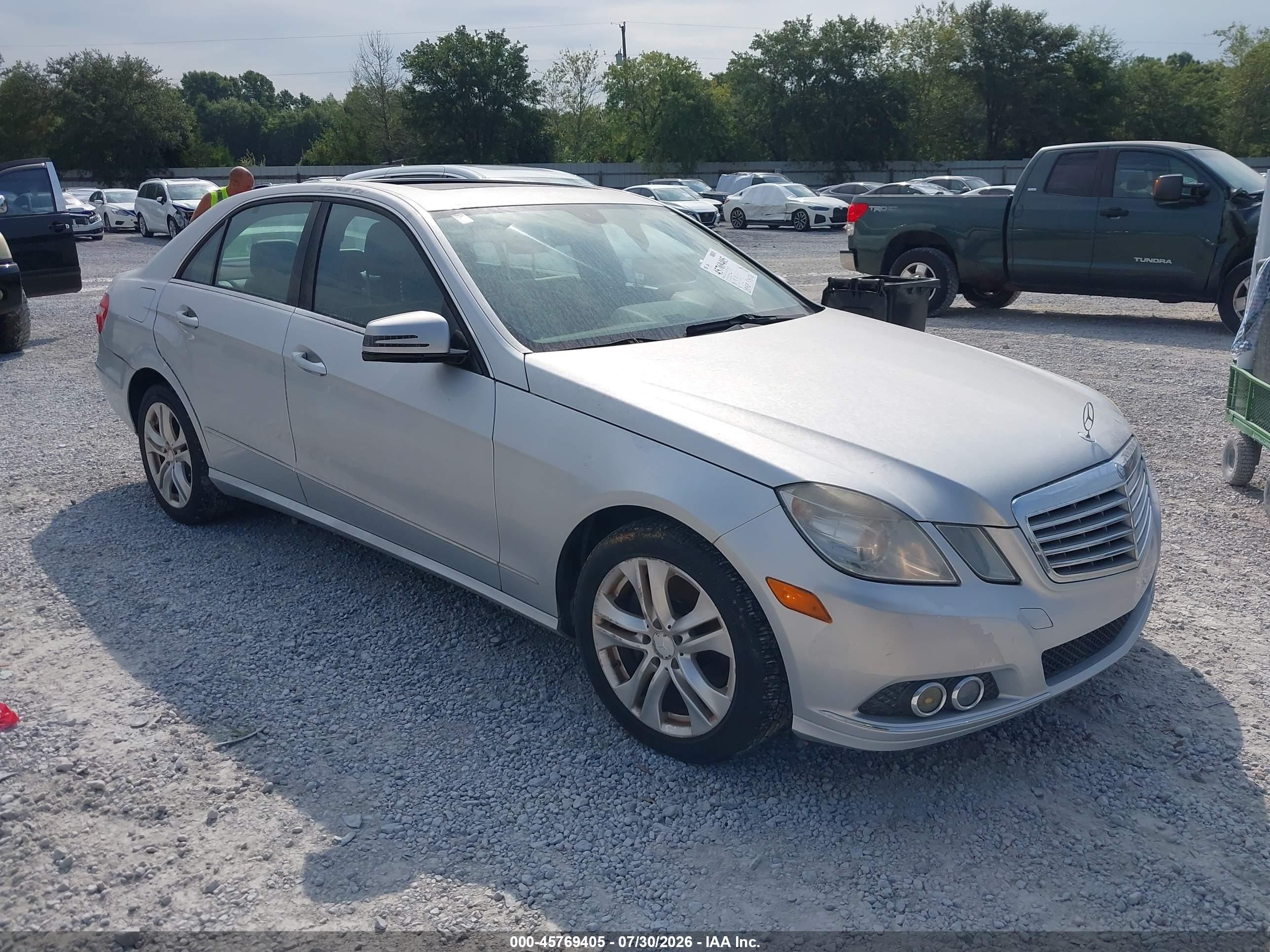 2011 Mercedes-Benz E 350 Luxury, VIN WDDHF5GBXBA285900 — Normal wear