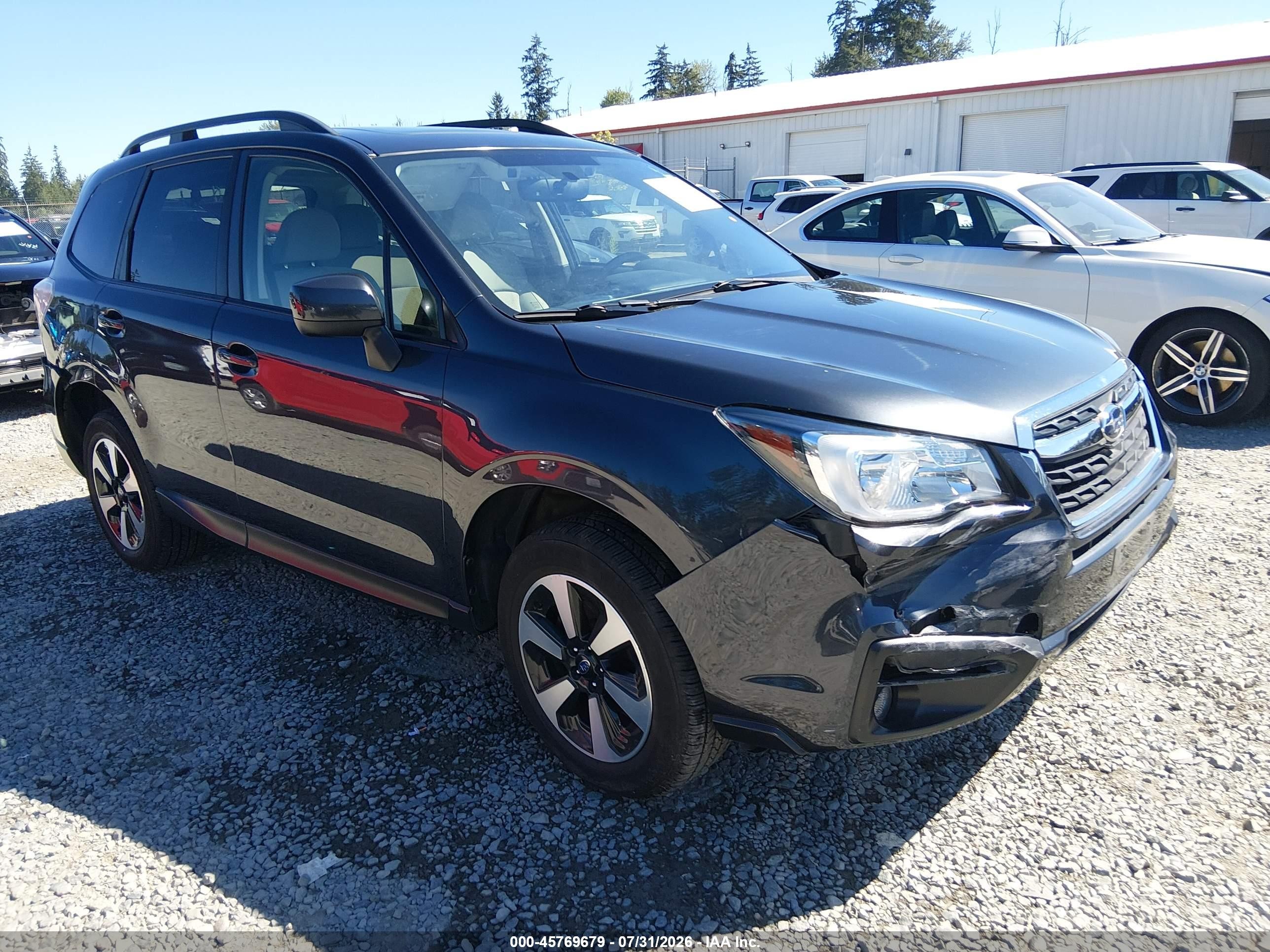 2018 Subaru Forester Premium, VIN JF2SJAGC1JH496216 — Rear end