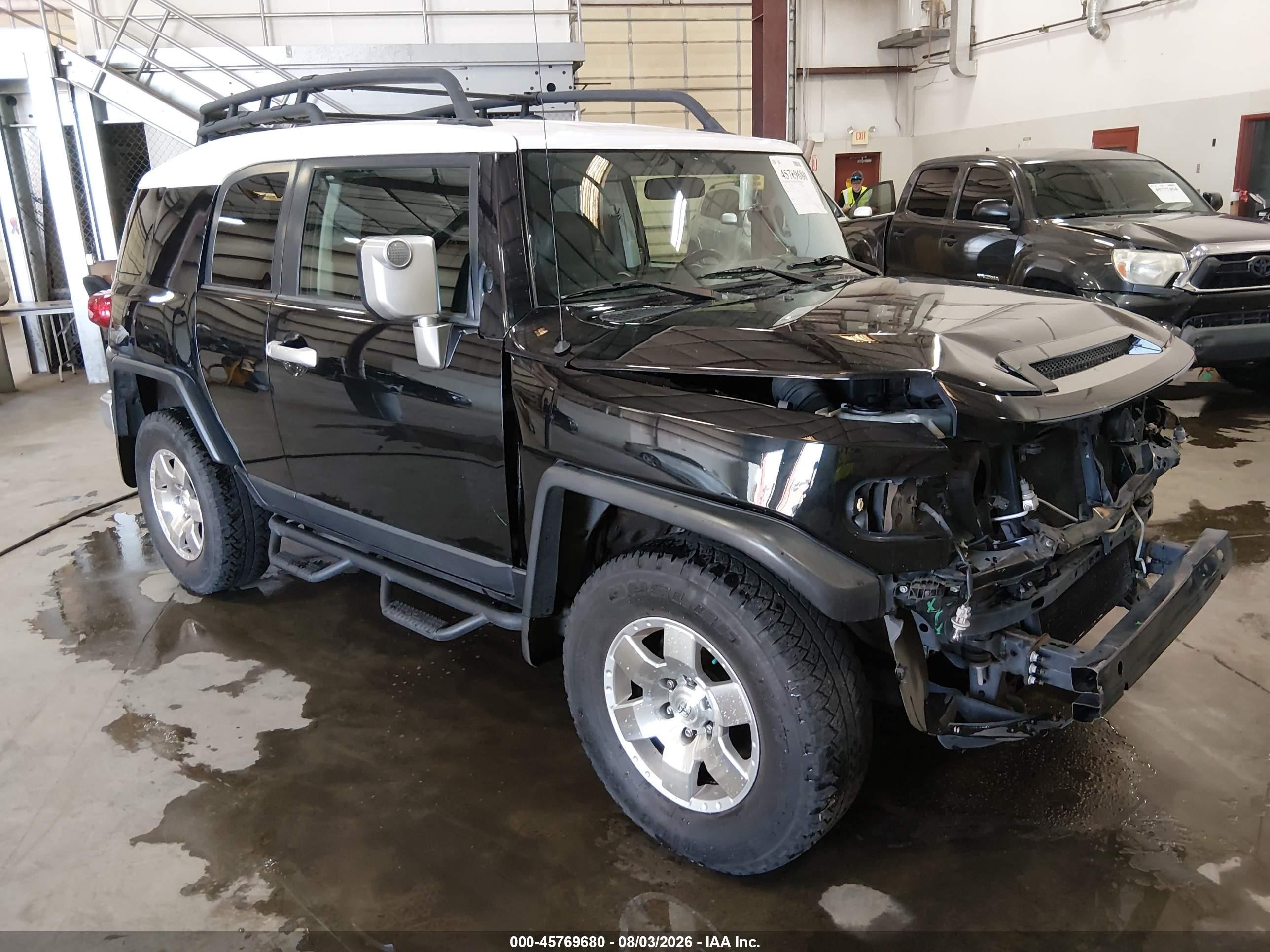2007 Toyota FJ Cruiser, VIN JTEBU11F170096474 — Перед
