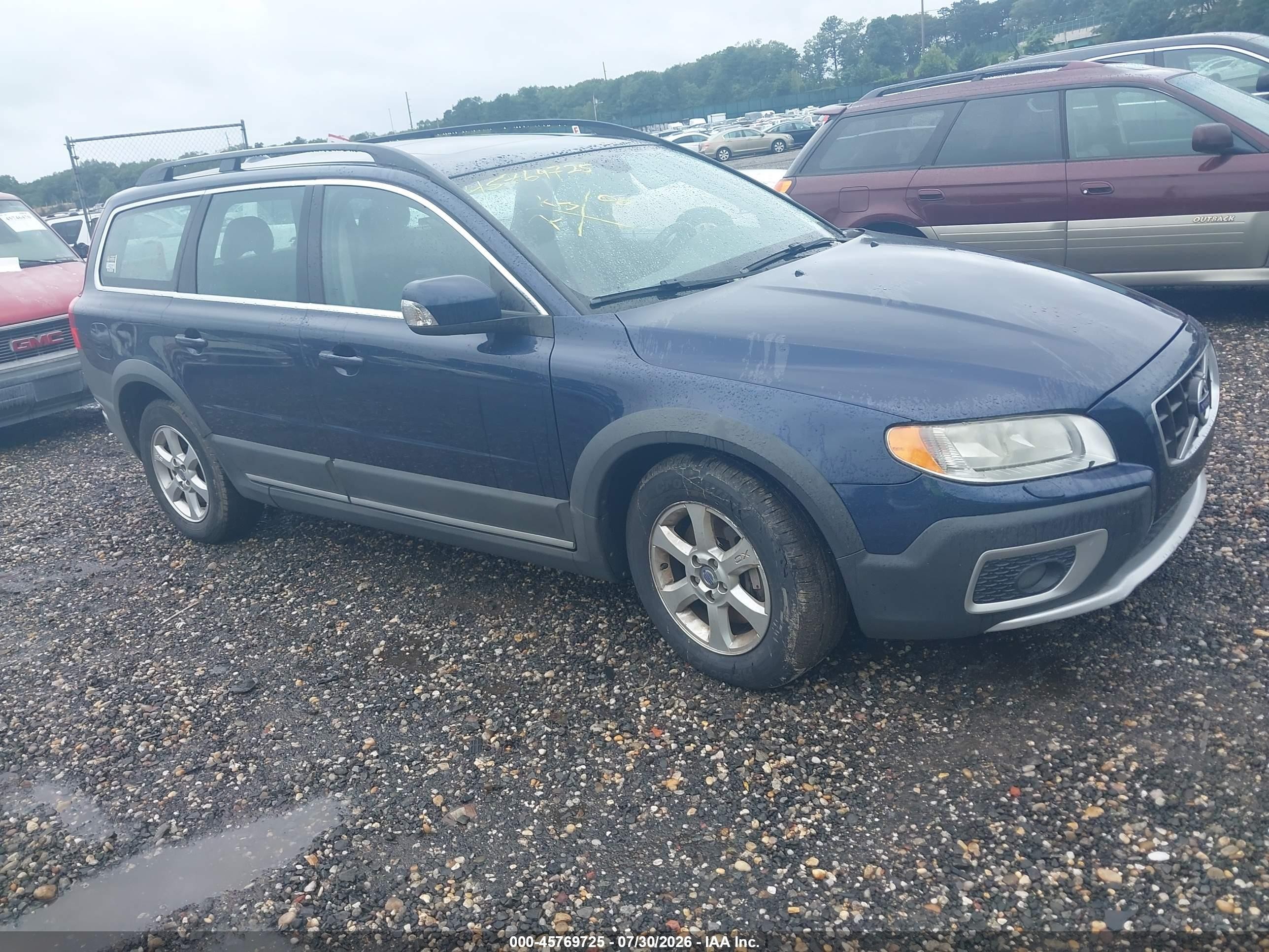 2010 Volvo XC70 3.2L, VIN YV4960BZ0A1080085 — Front end
