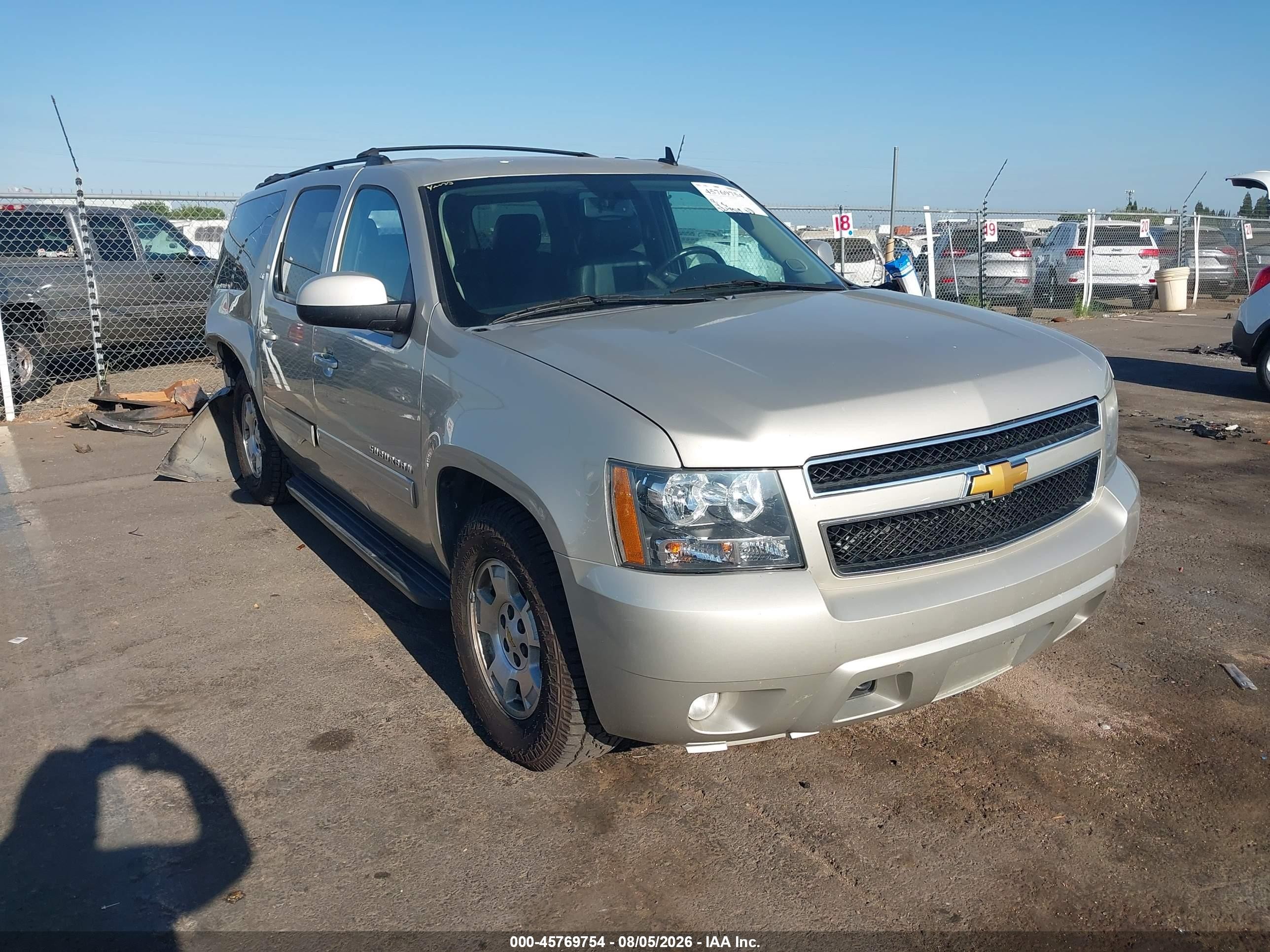 2014 Chevrolet Suburban LT, VIN 1GNSKJE77ER201841 — Rear end